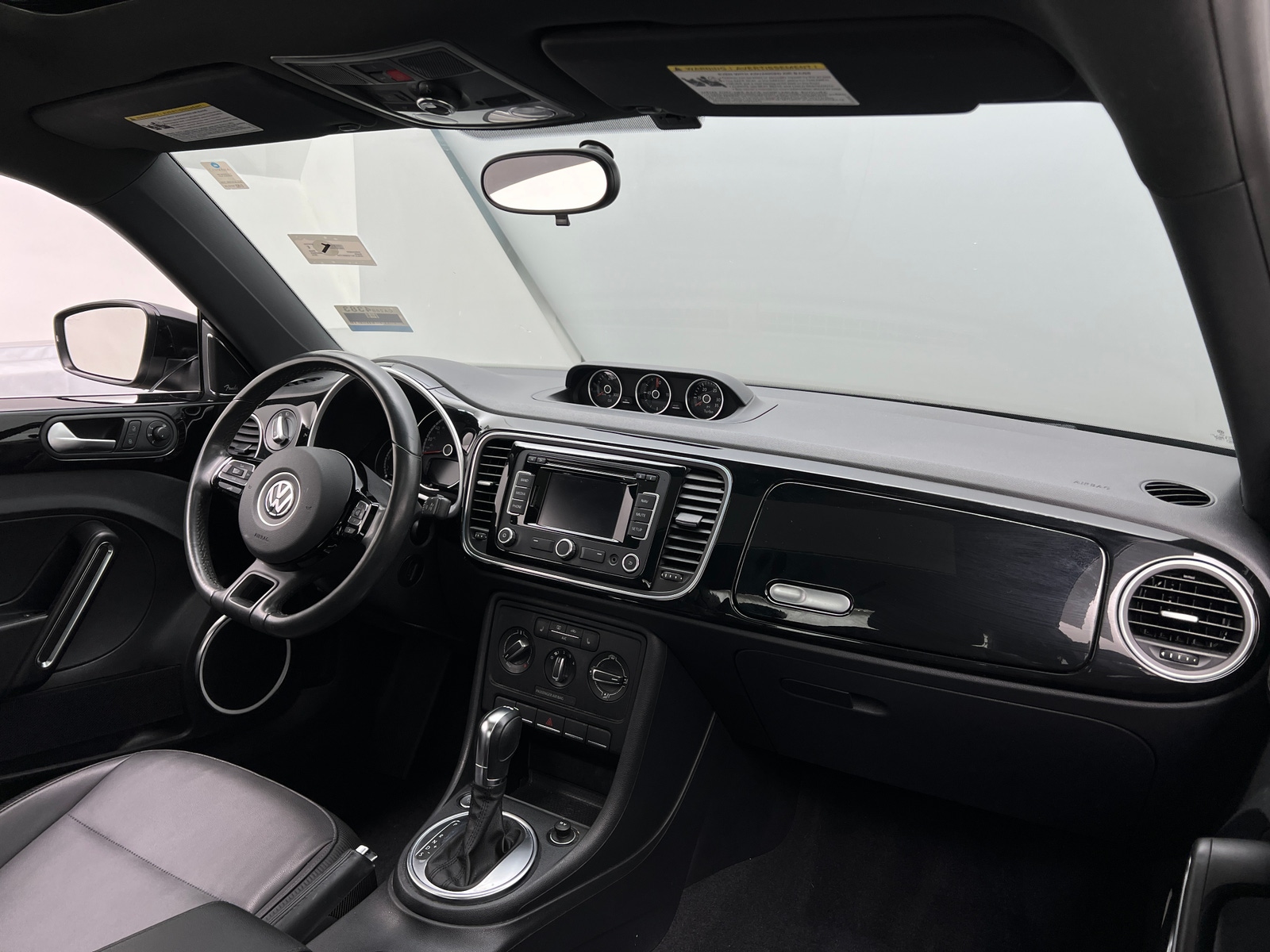 Thumbnail: 2014 Volkswagen Beetle - 3