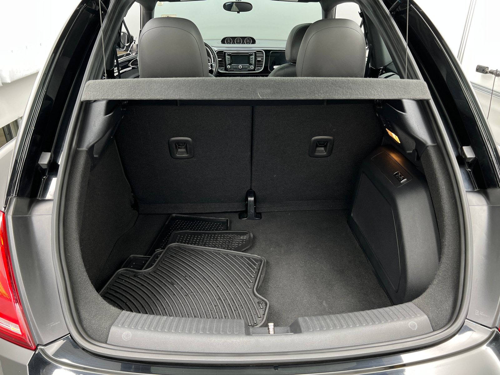 Thumbnail: 2014 Volkswagen Beetle - 7