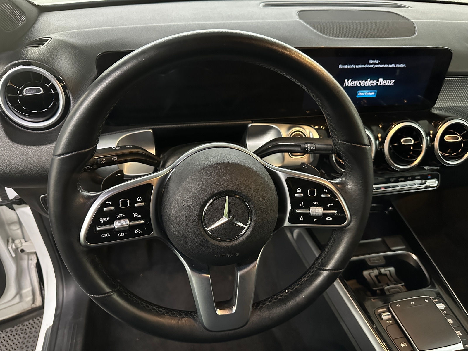 Thumbnail: 2022 Mercedes-Benz GLB - 4