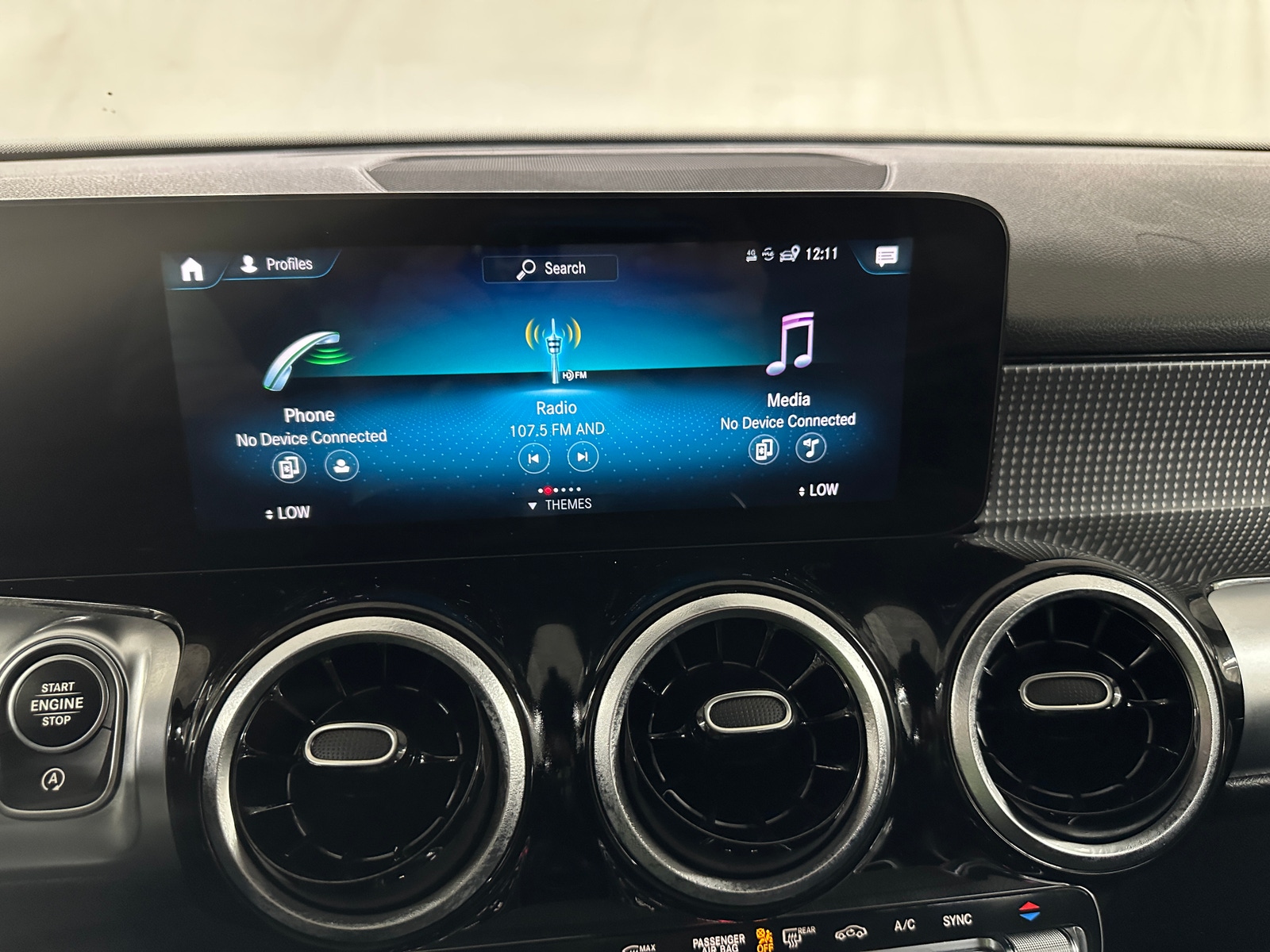 Thumbnail: 2022 Mercedes-Benz GLB - 3