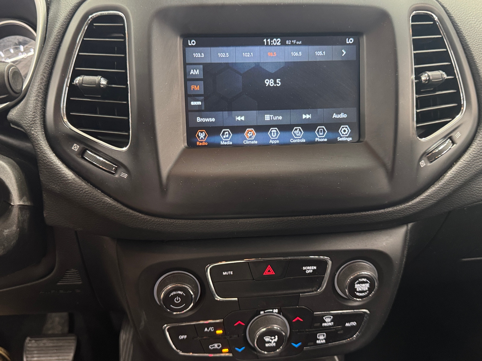 Thumbnail: 2019 Jeep Compass - 3