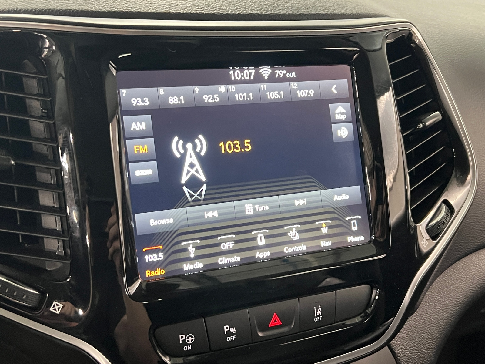 Thumbnail: 2019 Jeep Cherokee - 3