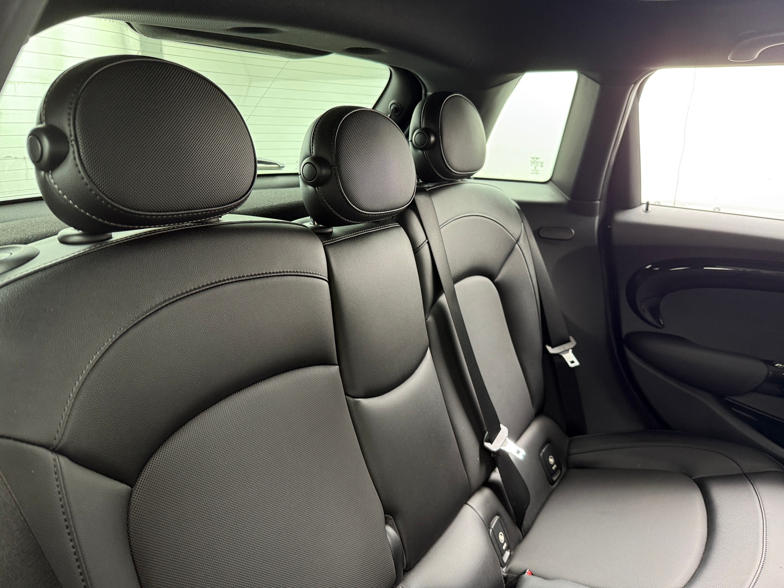 Thumbnail: 2015 MINI Cooper Hardtop - 5
