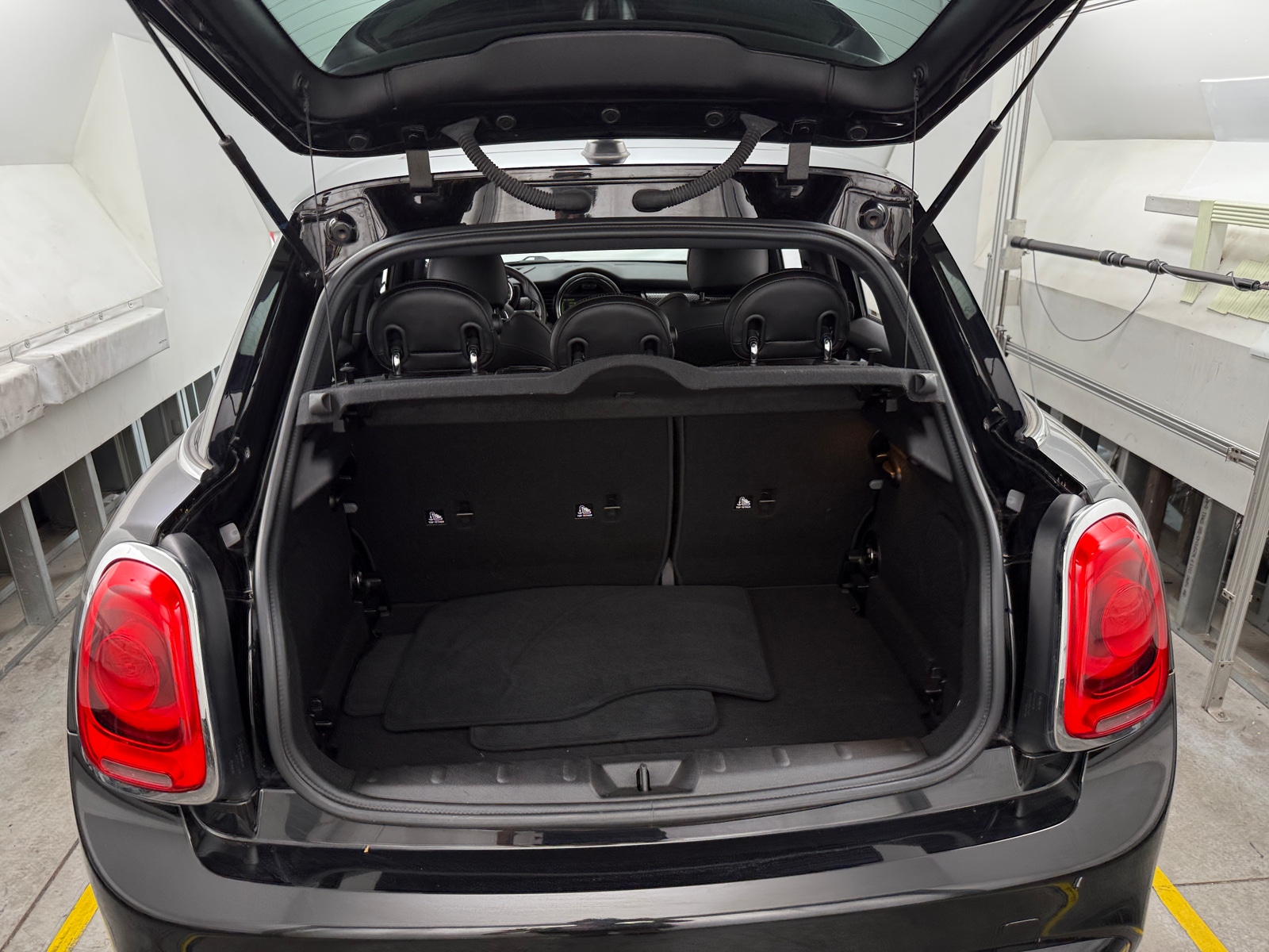 Thumbnail: 2015 MINI Cooper Hardtop - 6