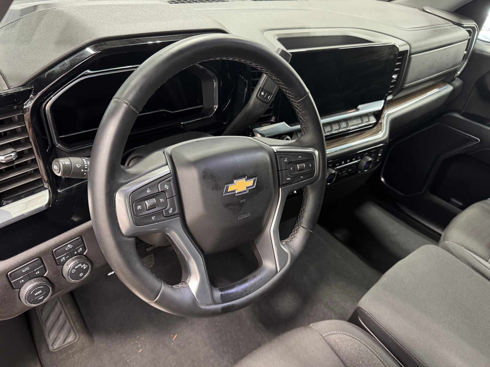 Thumbnail: 2024 Chevrolet Silverado 1500 - 3
