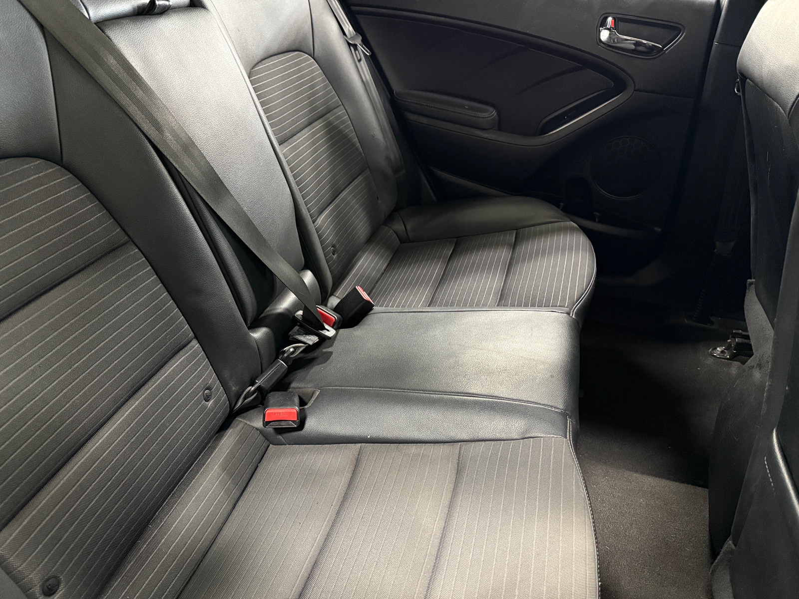 Thumbnail: 2016 Kia Forte - 6