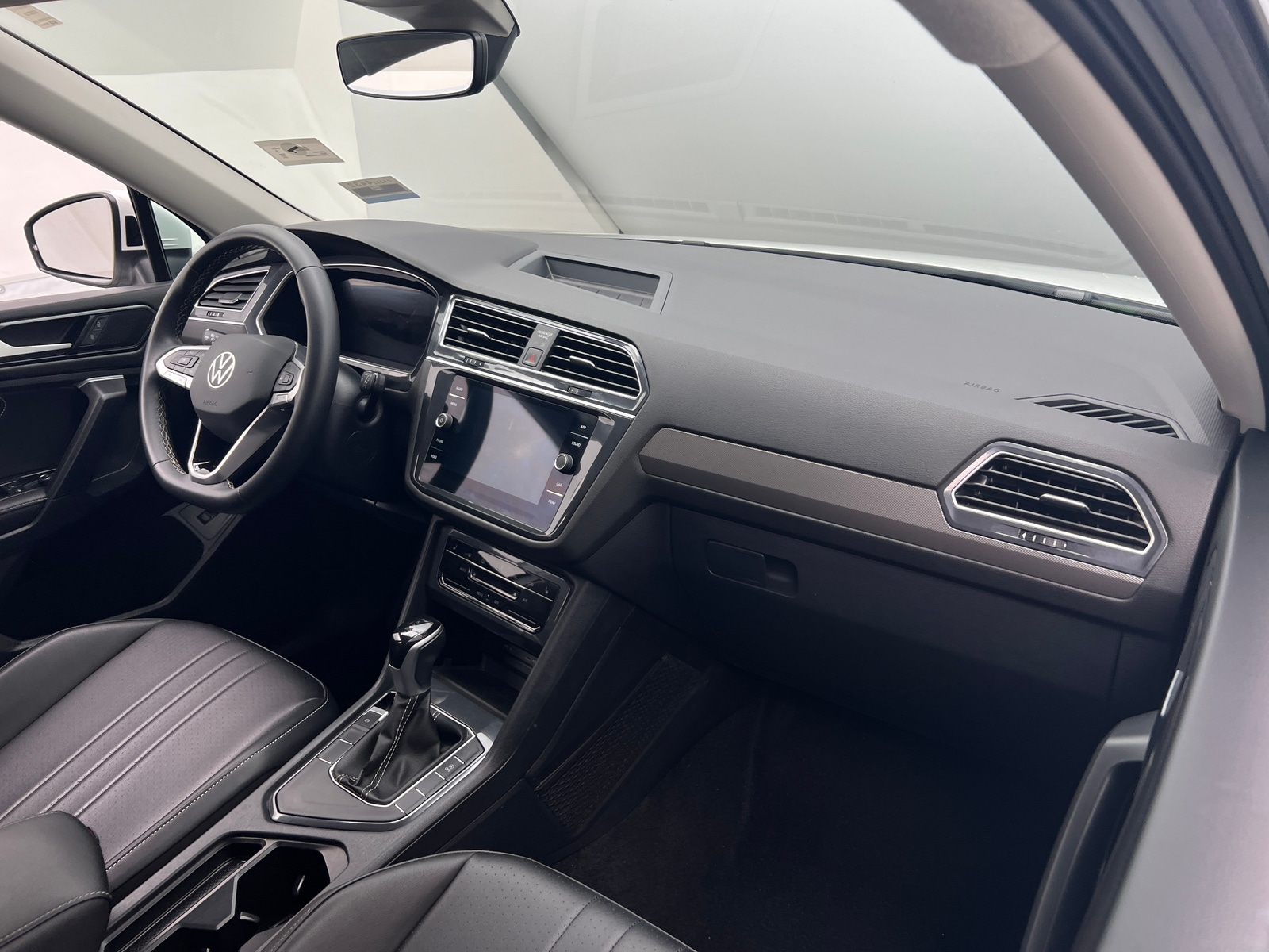 Thumbnail: 2024 Volkswagen Tiguan - 2