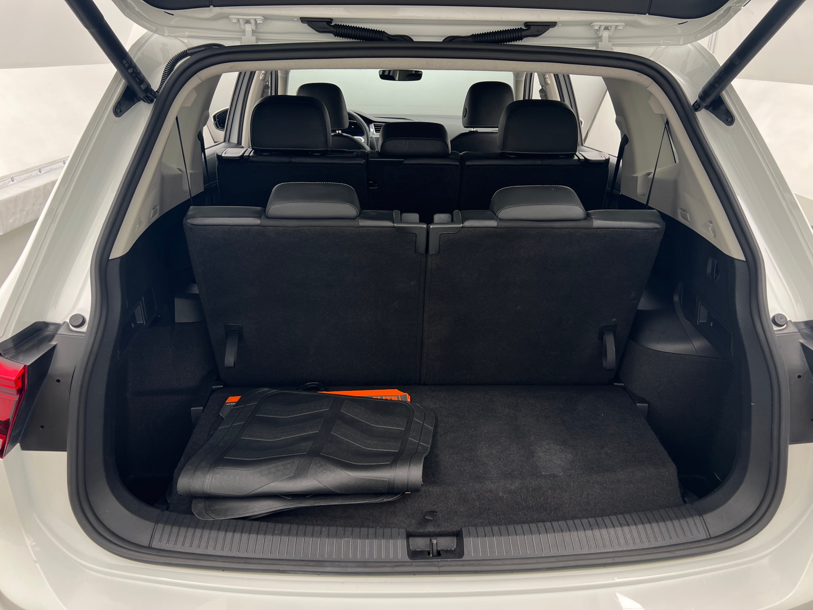 Thumbnail: 2024 Volkswagen Tiguan - 6