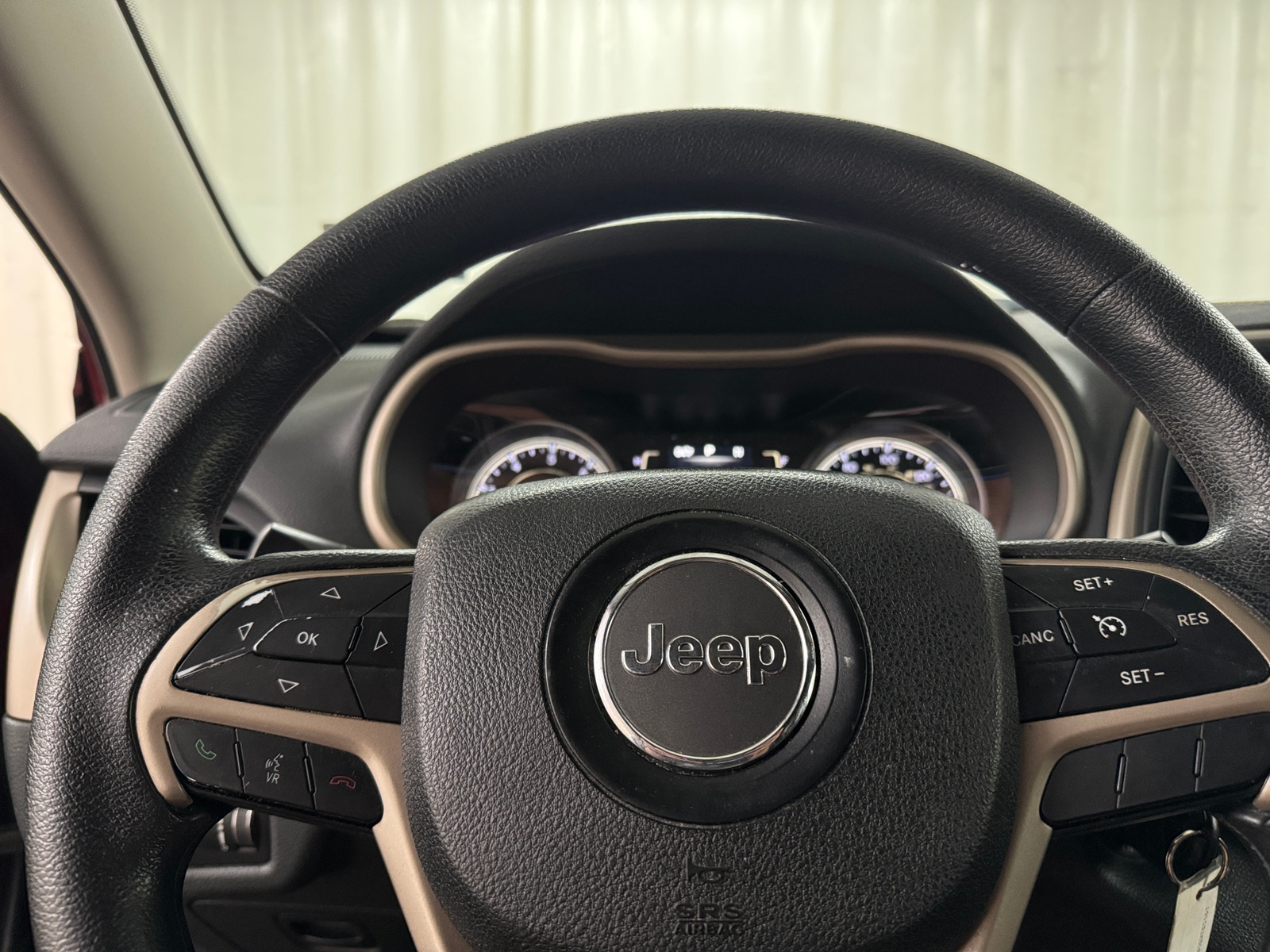 Thumbnail: 2016 Jeep Cherokee - 5