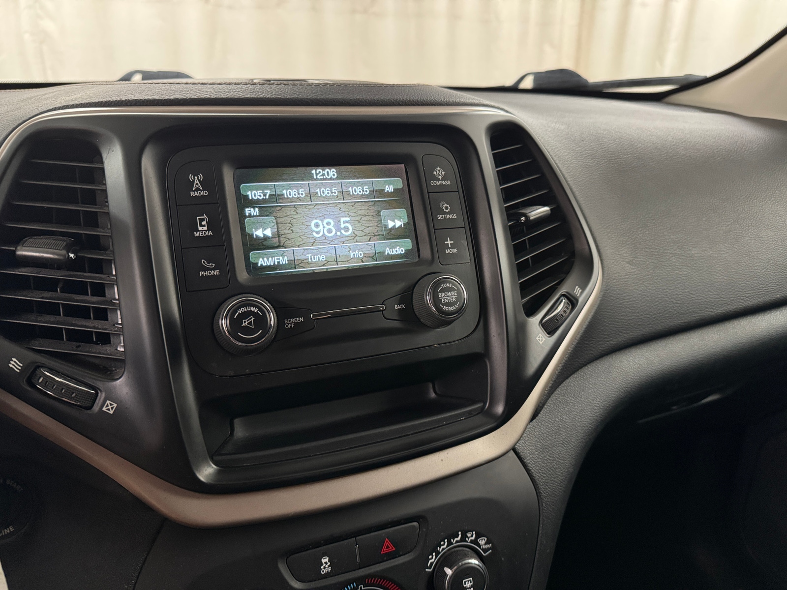 Thumbnail: 2016 Jeep Cherokee - 4