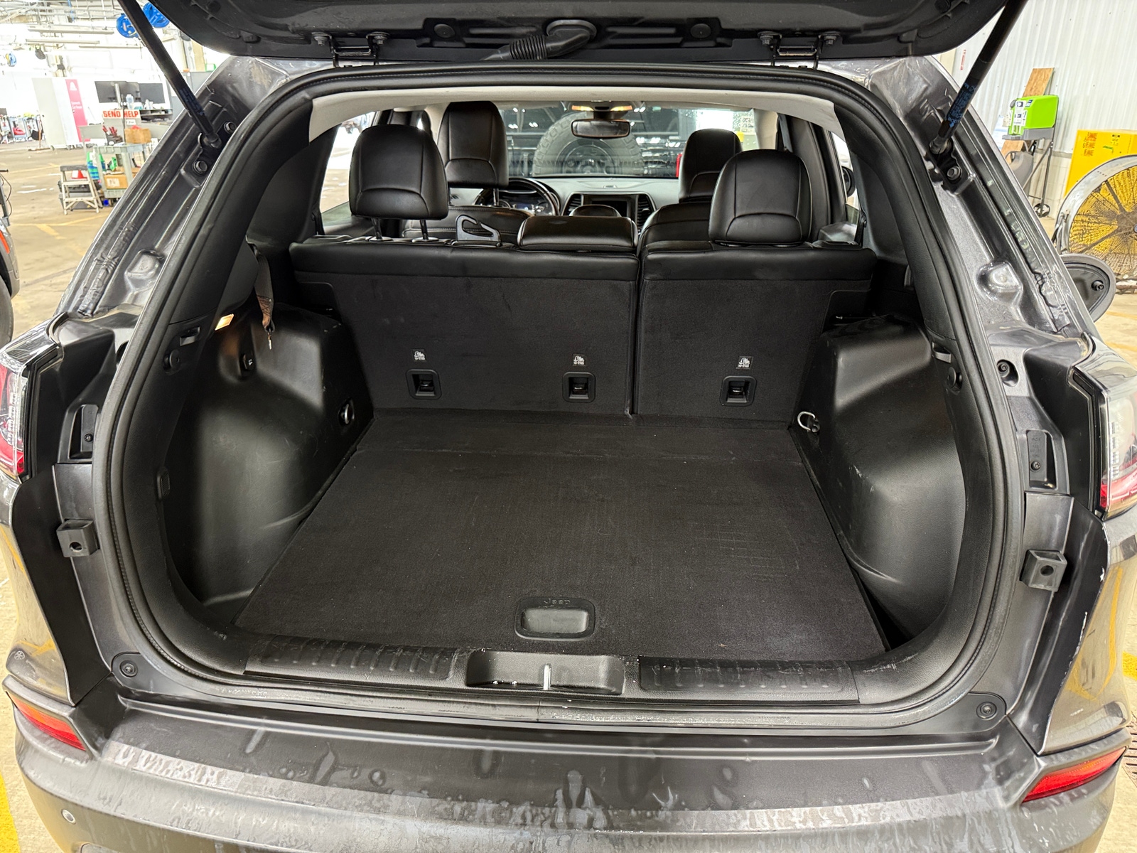 Thumbnail: 2021 Jeep Cherokee - 6