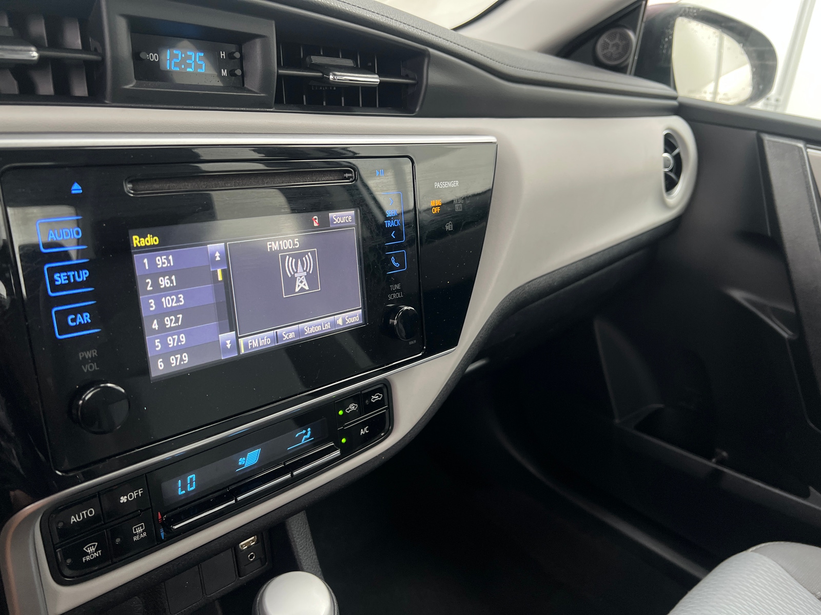 Thumbnail: 2017 Toyota Corolla - 4