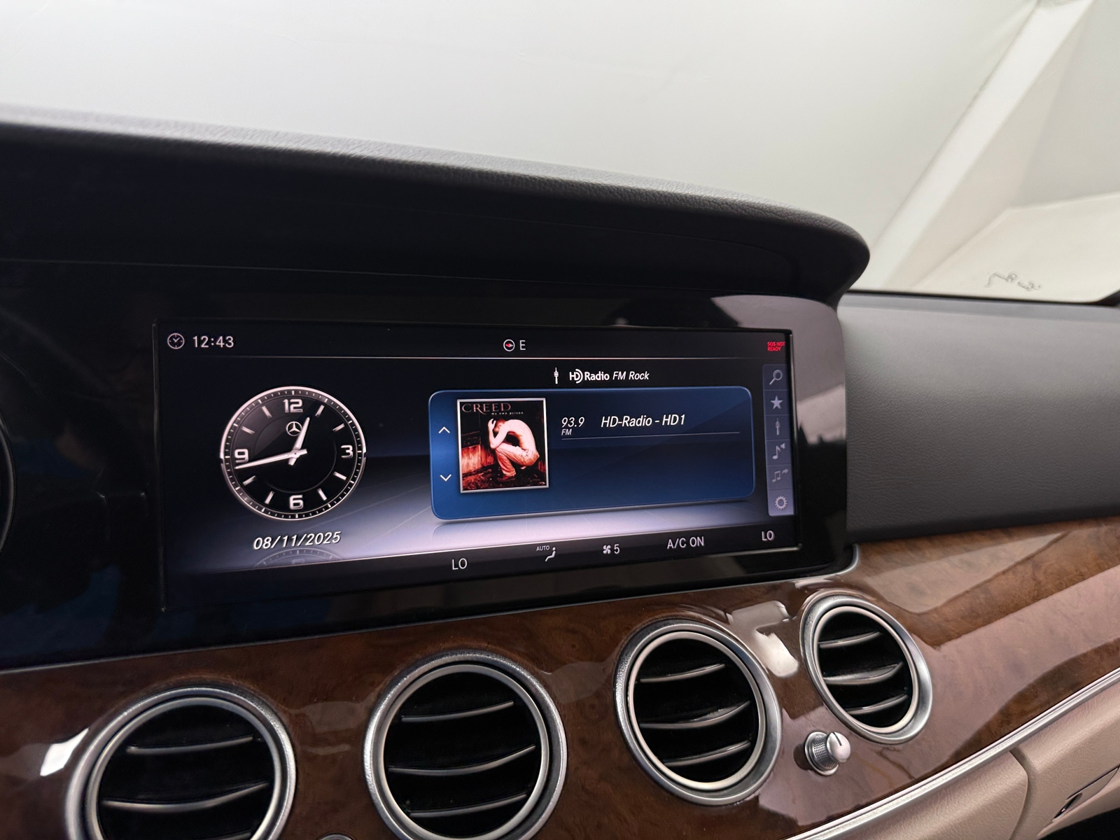 Thumbnail: 2018 Mercedes-Benz E-Class - 3