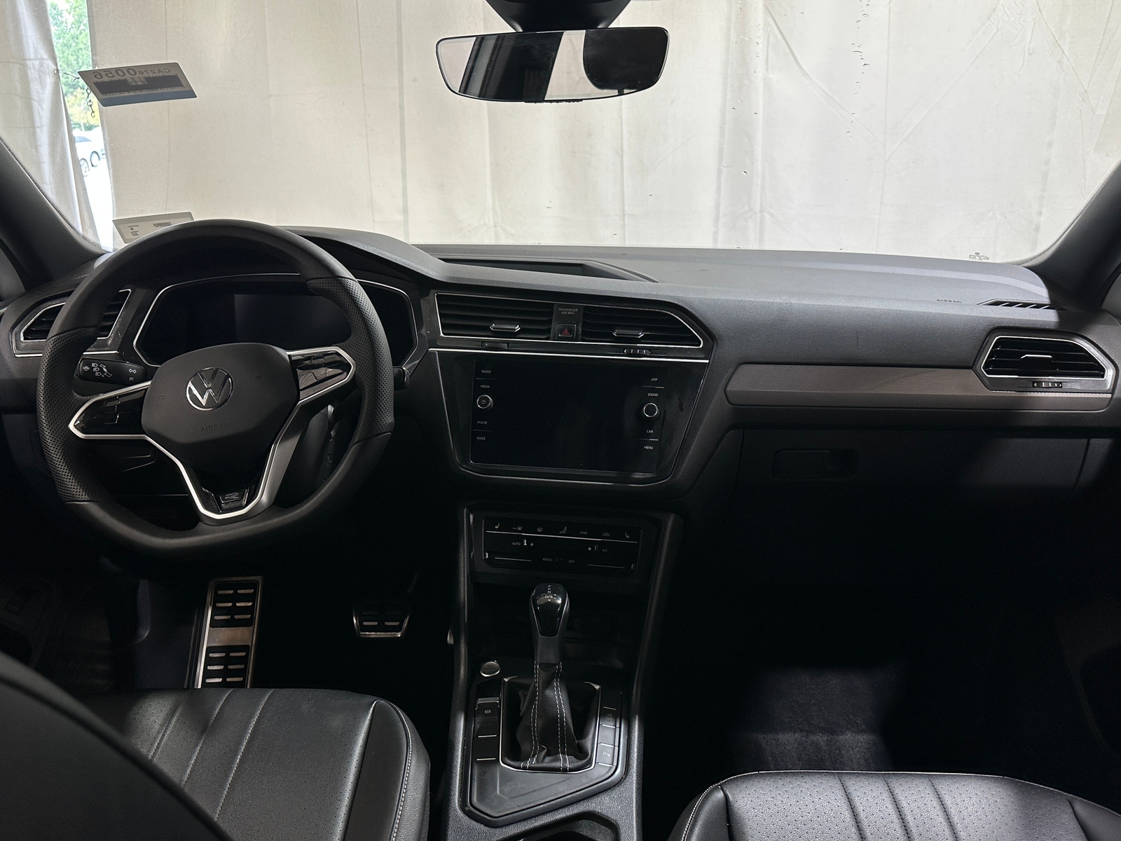 Thumbnail: 2022 Volkswagen Tiguan - 2