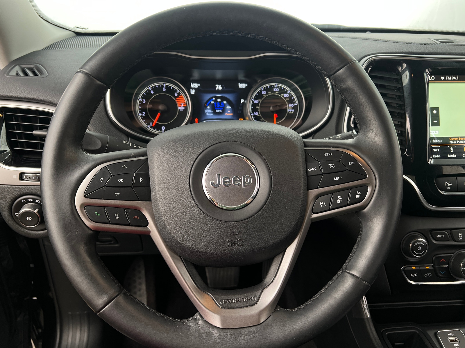 Thumbnail: 2019 Jeep Cherokee - 4