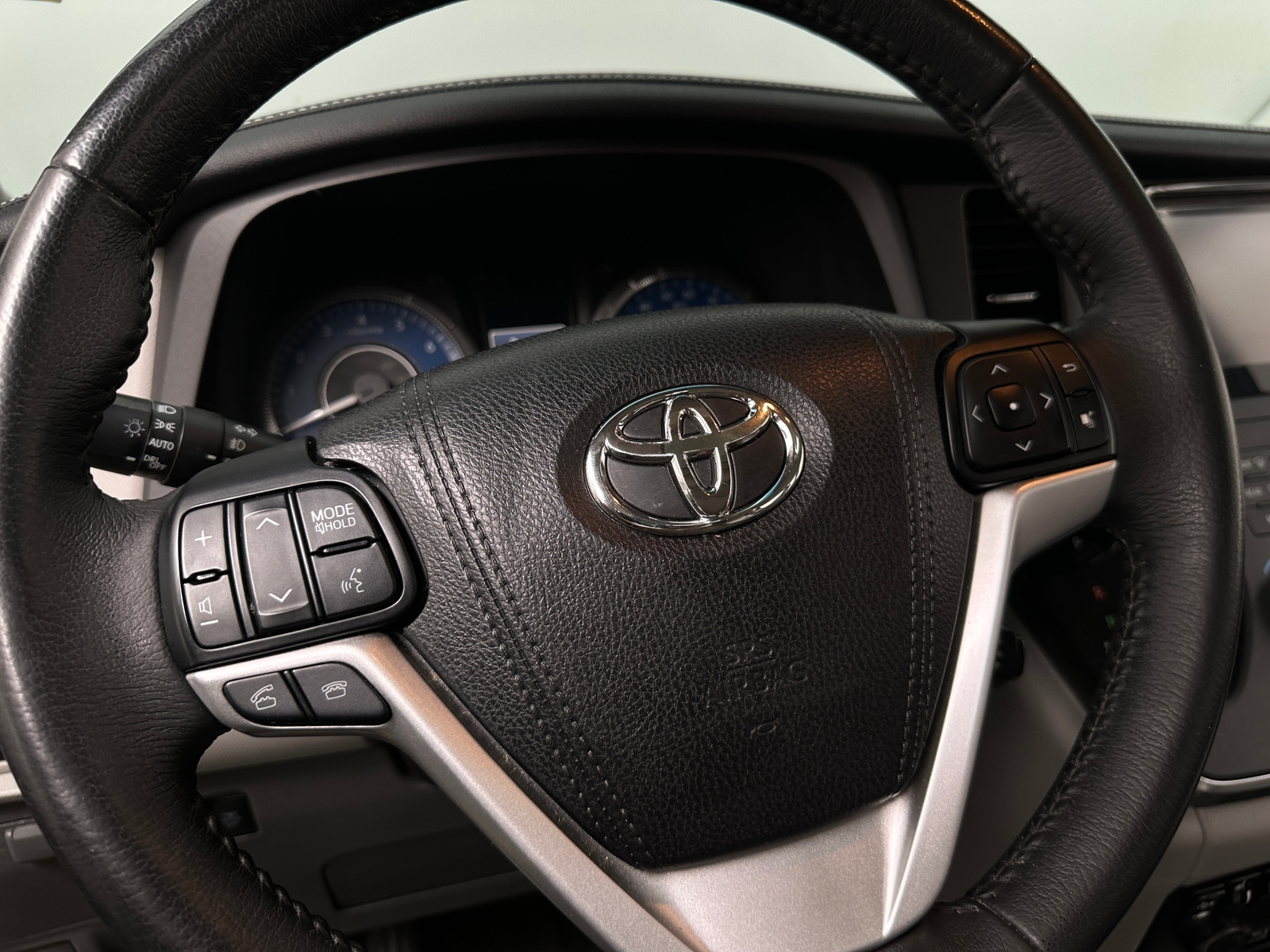 Thumbnail: 2017 Toyota Sienna - 4