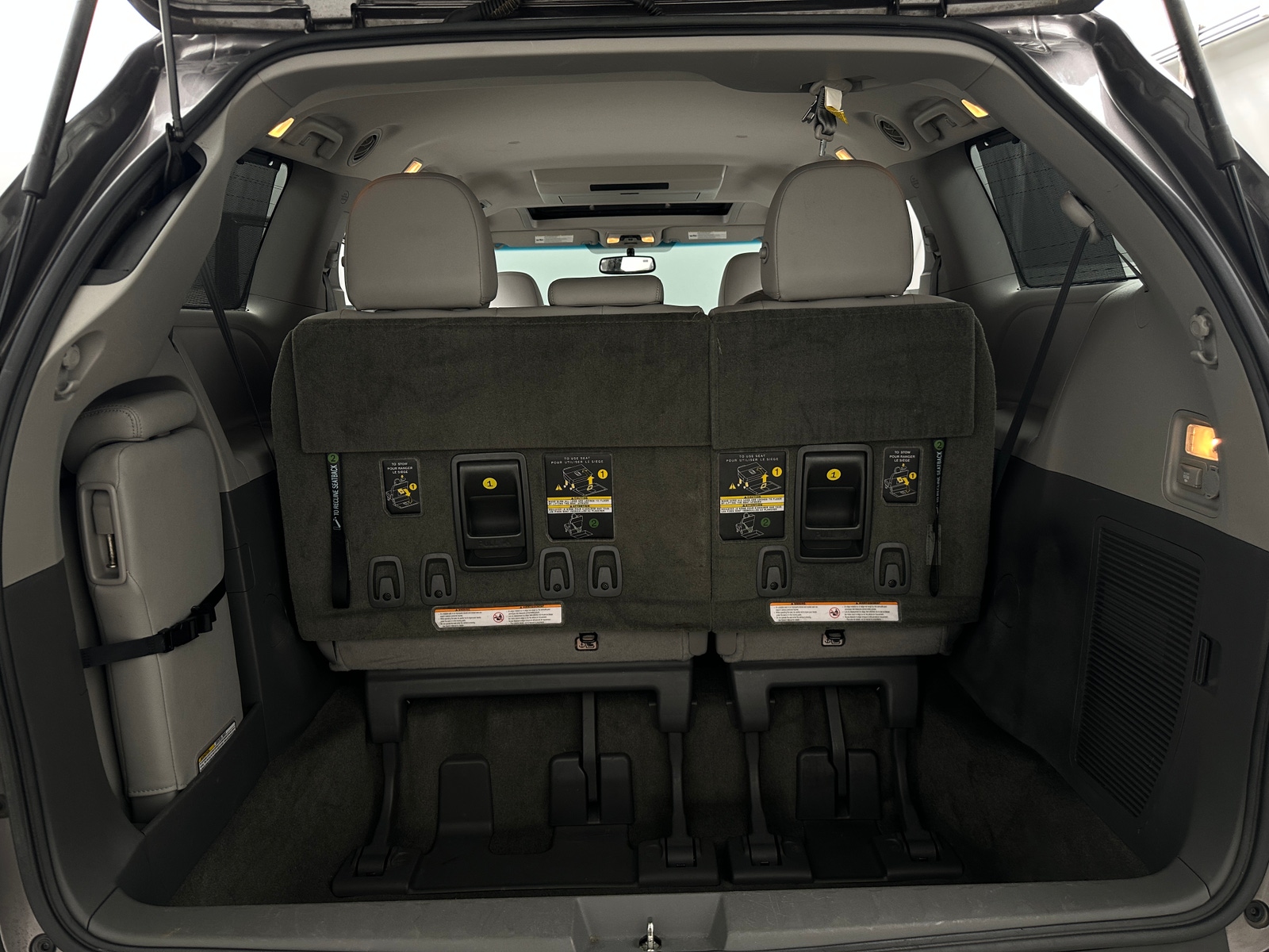 Thumbnail: 2017 Toyota Sienna - 6