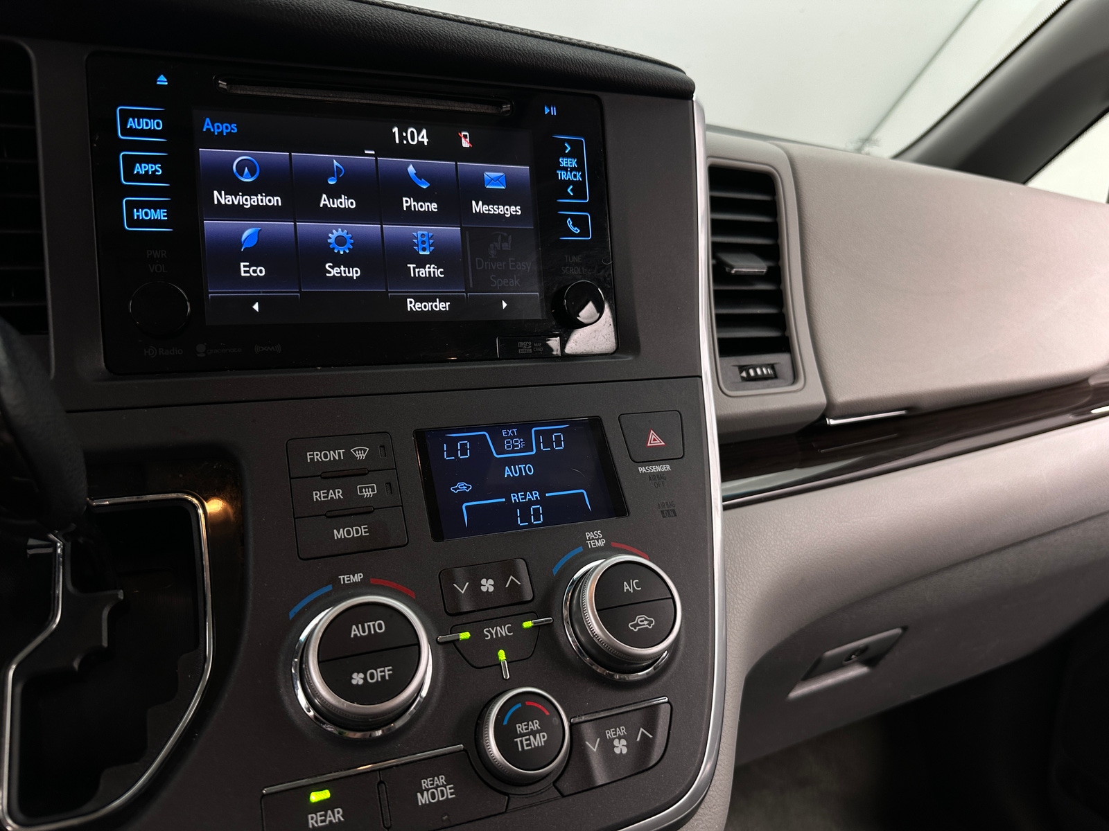 Thumbnail: 2017 Toyota Sienna - 3