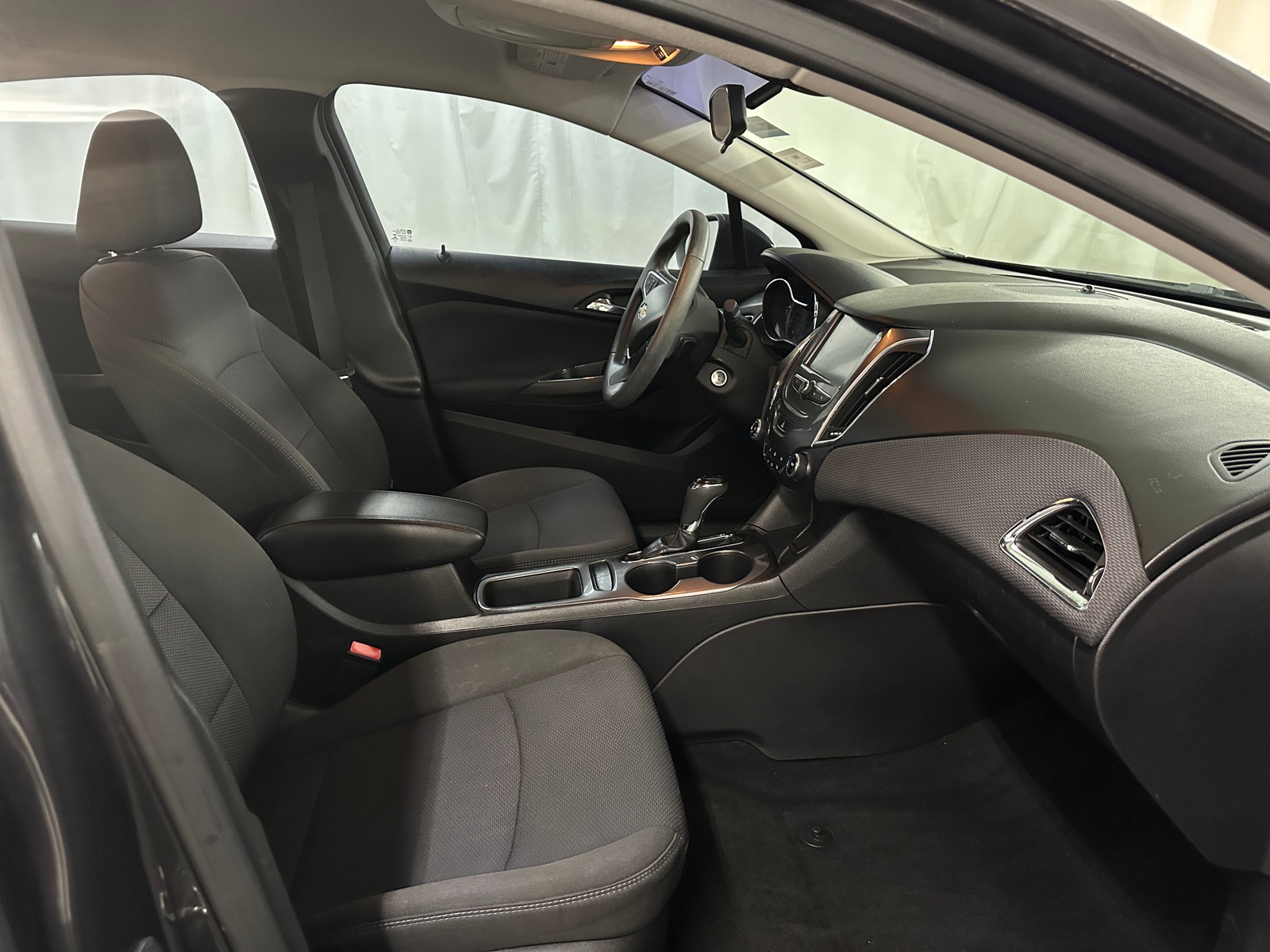 Thumbnail: 2017 Chevrolet Cruze - 2