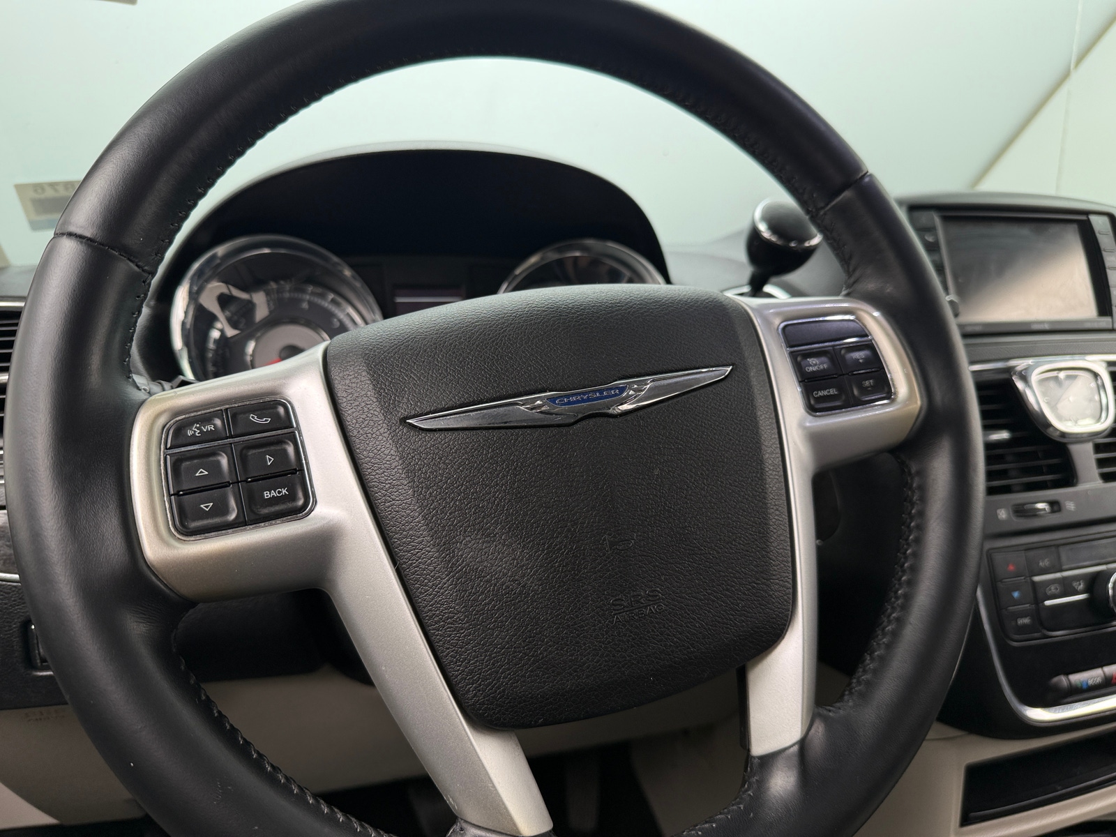 Thumbnail: 2014 Chrysler Town & Country - 4