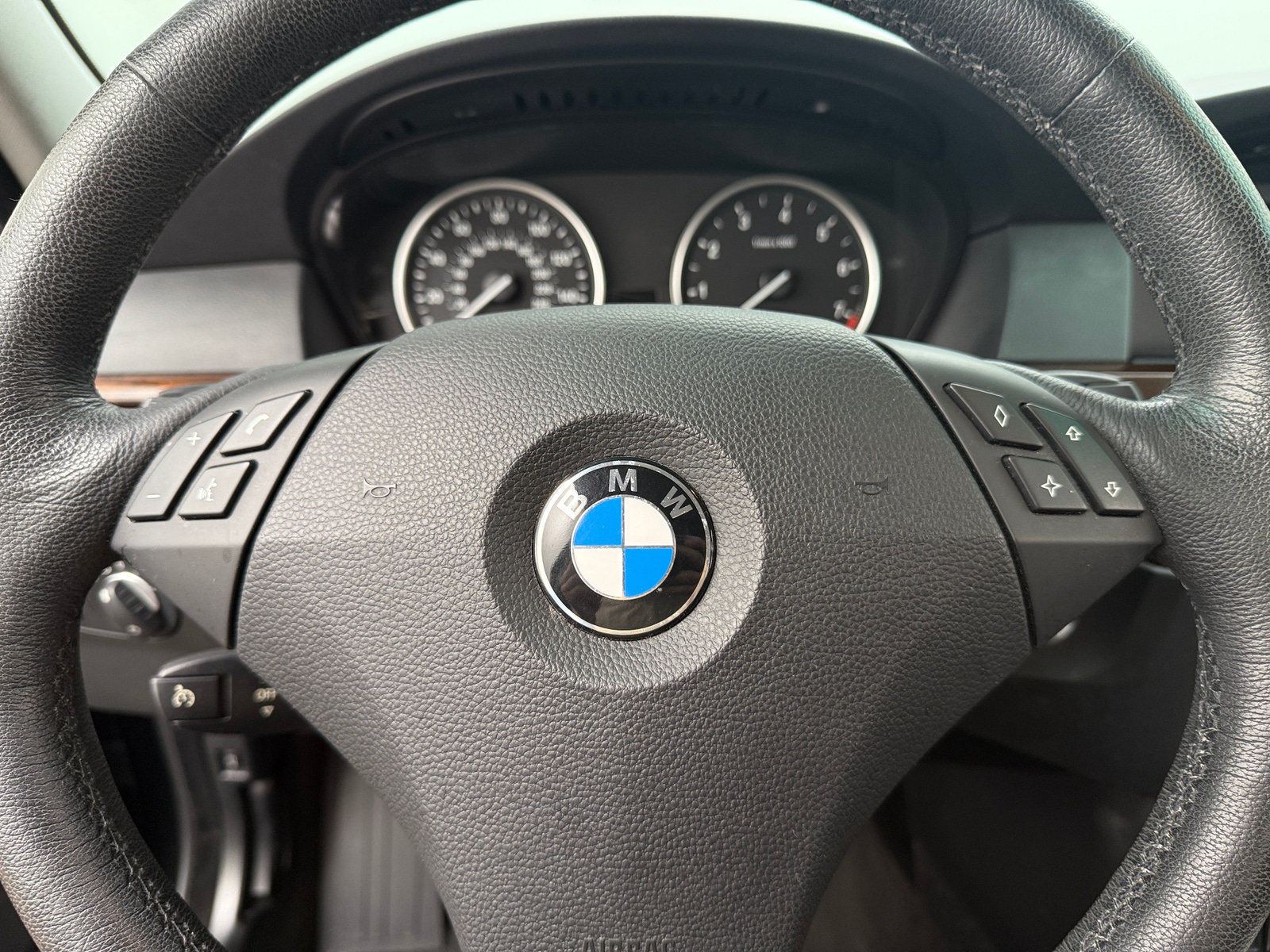 Thumbnail: 2010 BMW 5 Series - 4