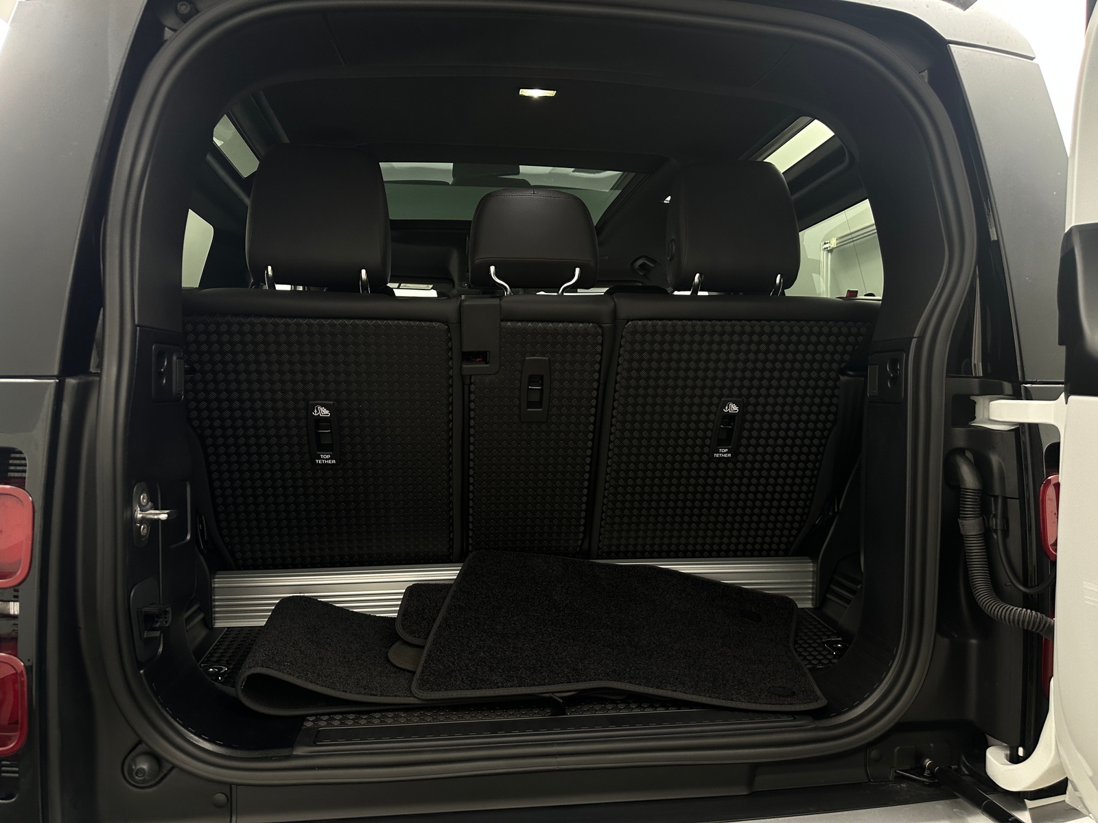 Thumbnail: 2024 Land Rover Defender - 6