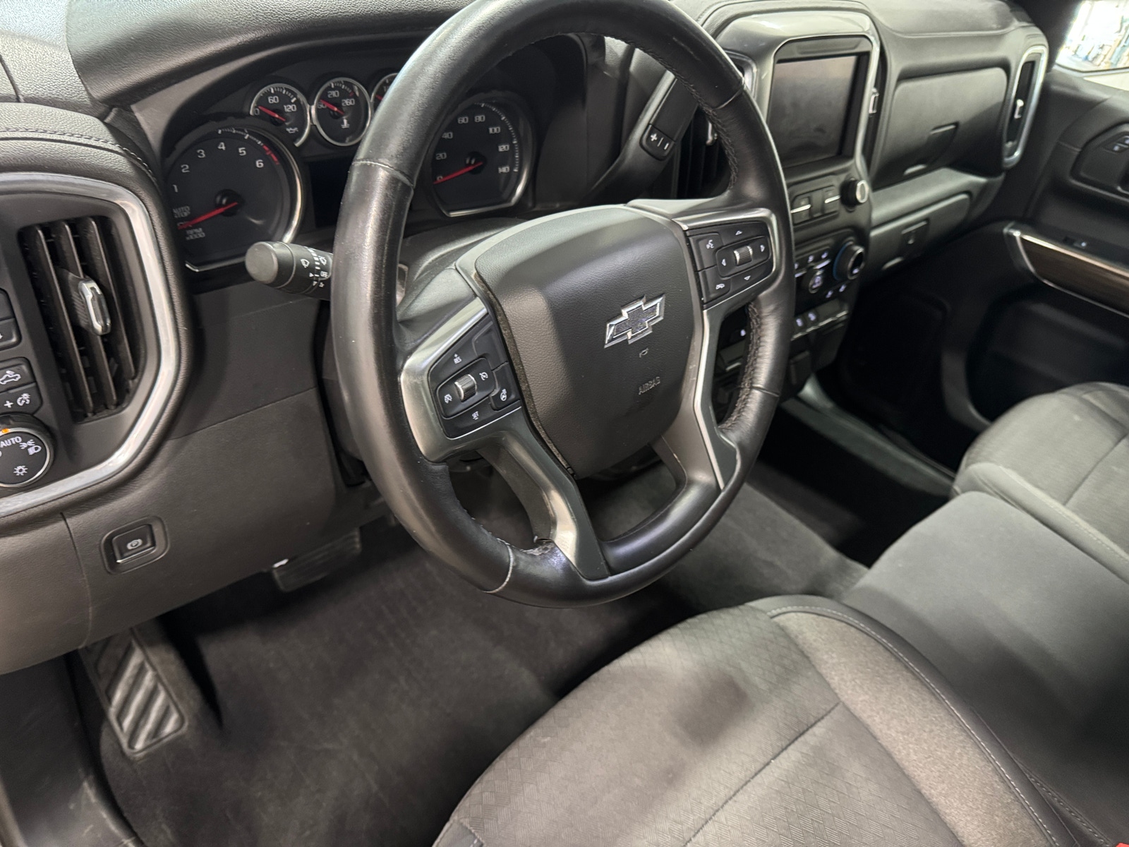Thumbnail: 2020 Chevrolet Silverado 1500 - 3
