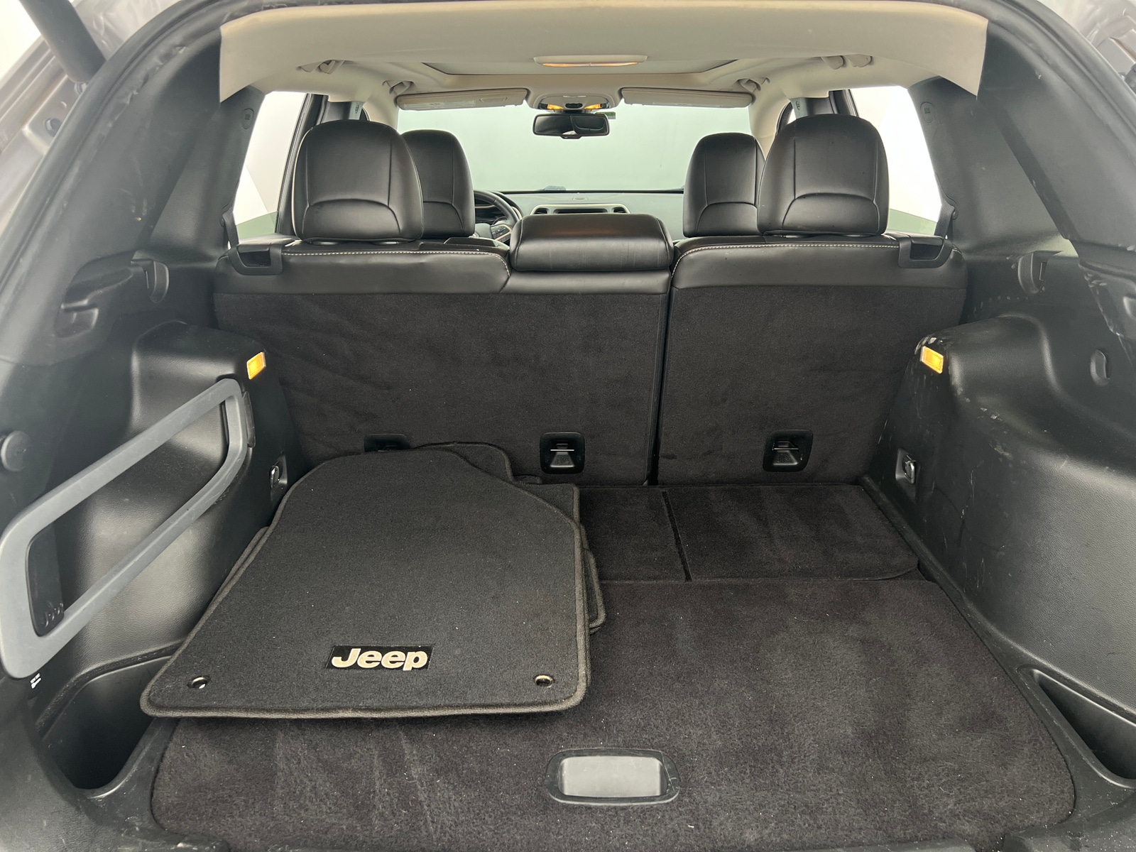 Thumbnail: 2018 Jeep Cherokee - 6