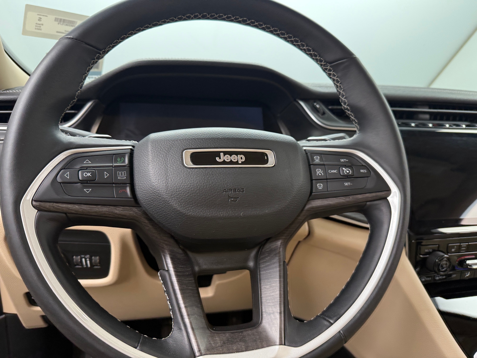 Thumbnail: 2022 Jeep Grand Cherokee - 4