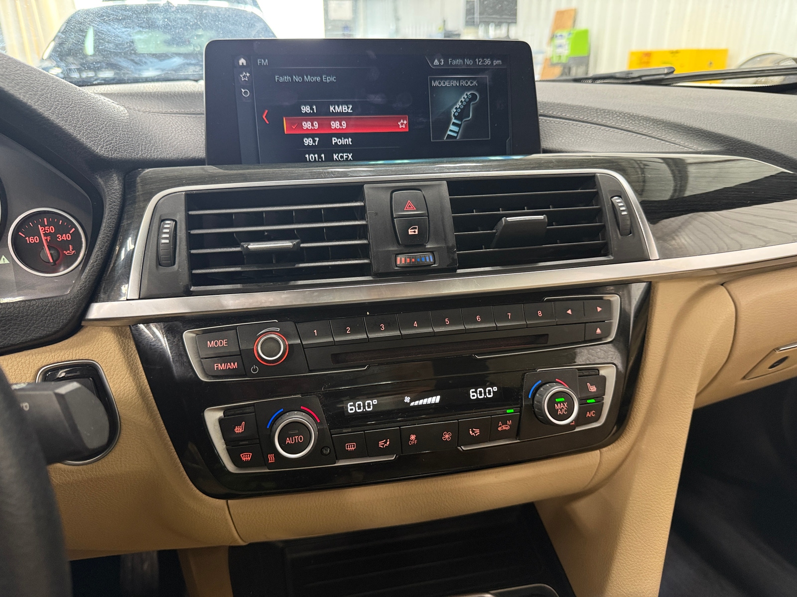 Thumbnail: 2018 BMW 3 Series - 3