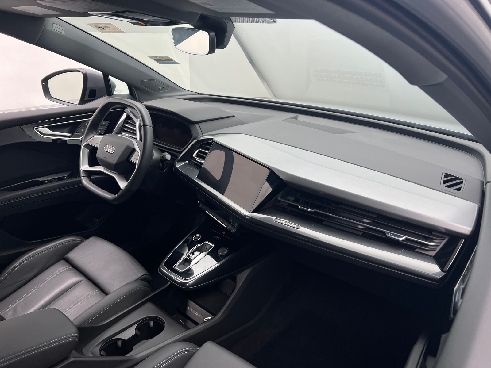Thumbnail: 2023 Audi Q4 e-tron - 2