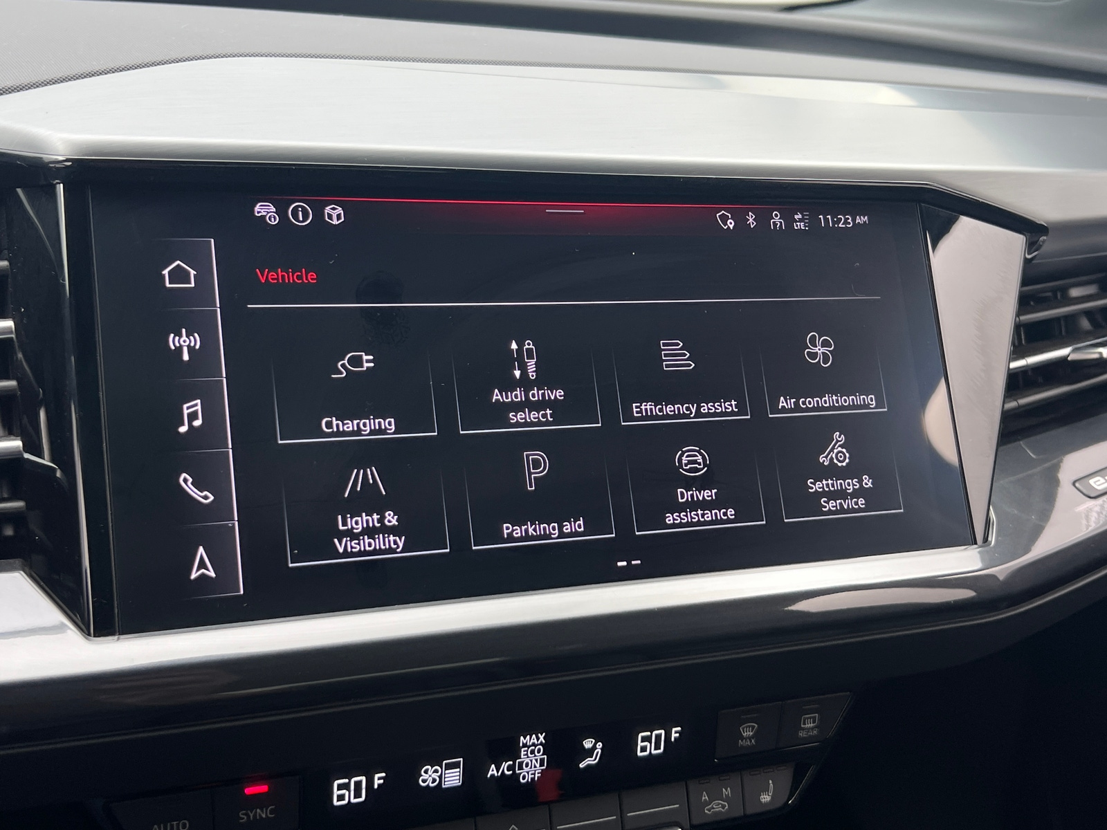 Thumbnail: 2023 Audi Q4 e-tron - 3