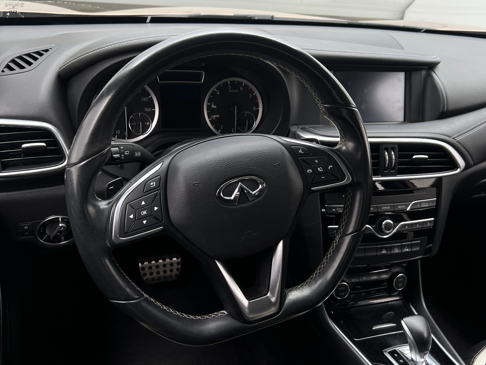 Thumbnail: 2018 INFINITI QX30 - 4