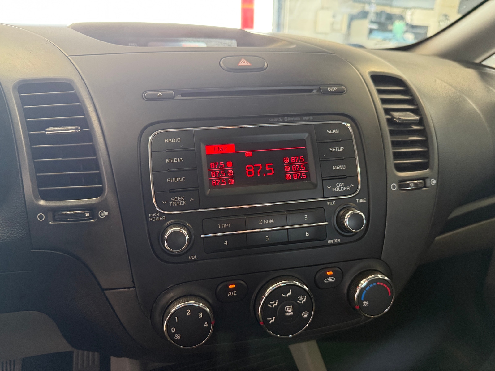 Thumbnail: 2015 Kia Forte - 4