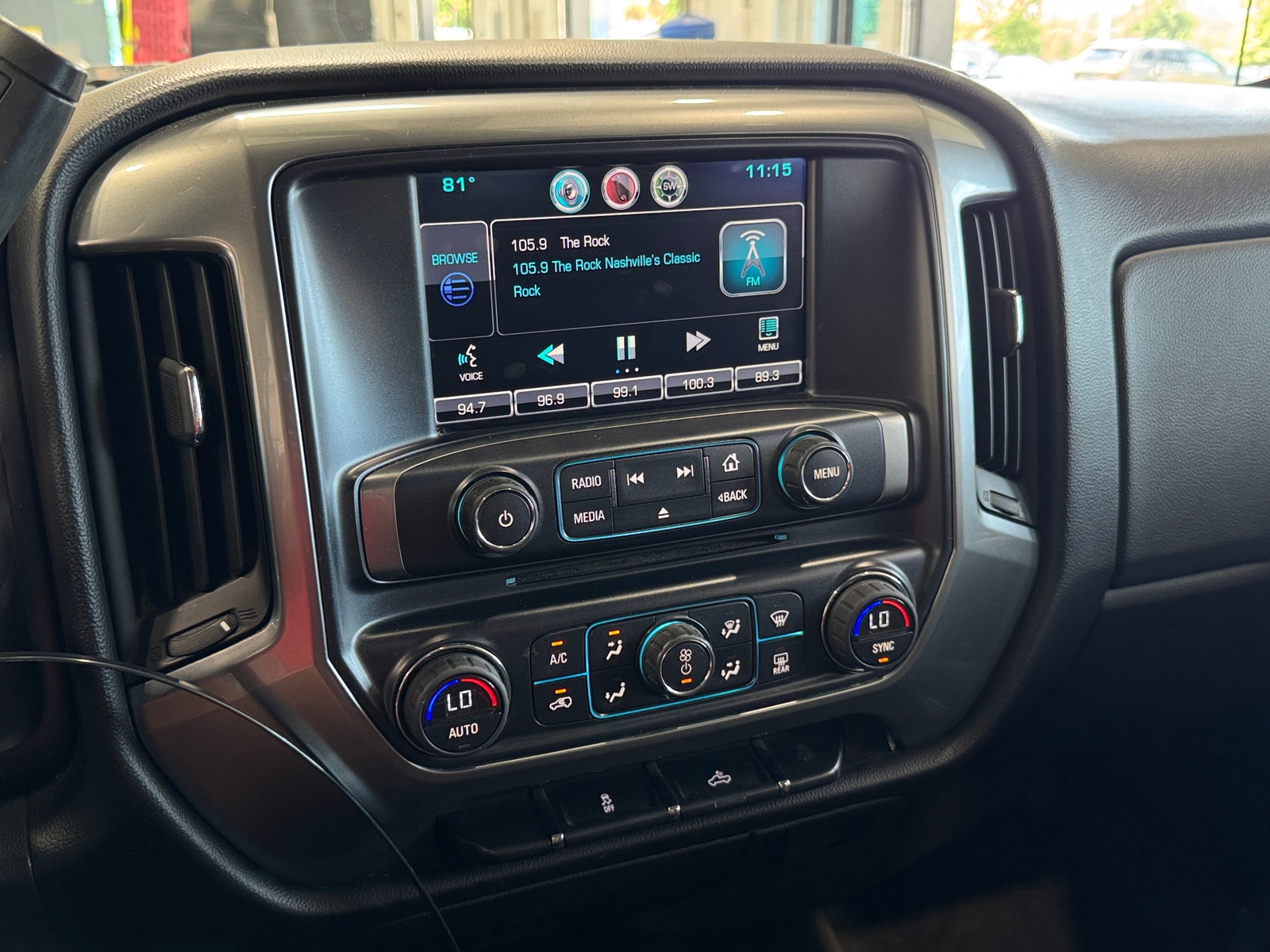 Thumbnail: 2015 Chevrolet Silverado 1500 - 4