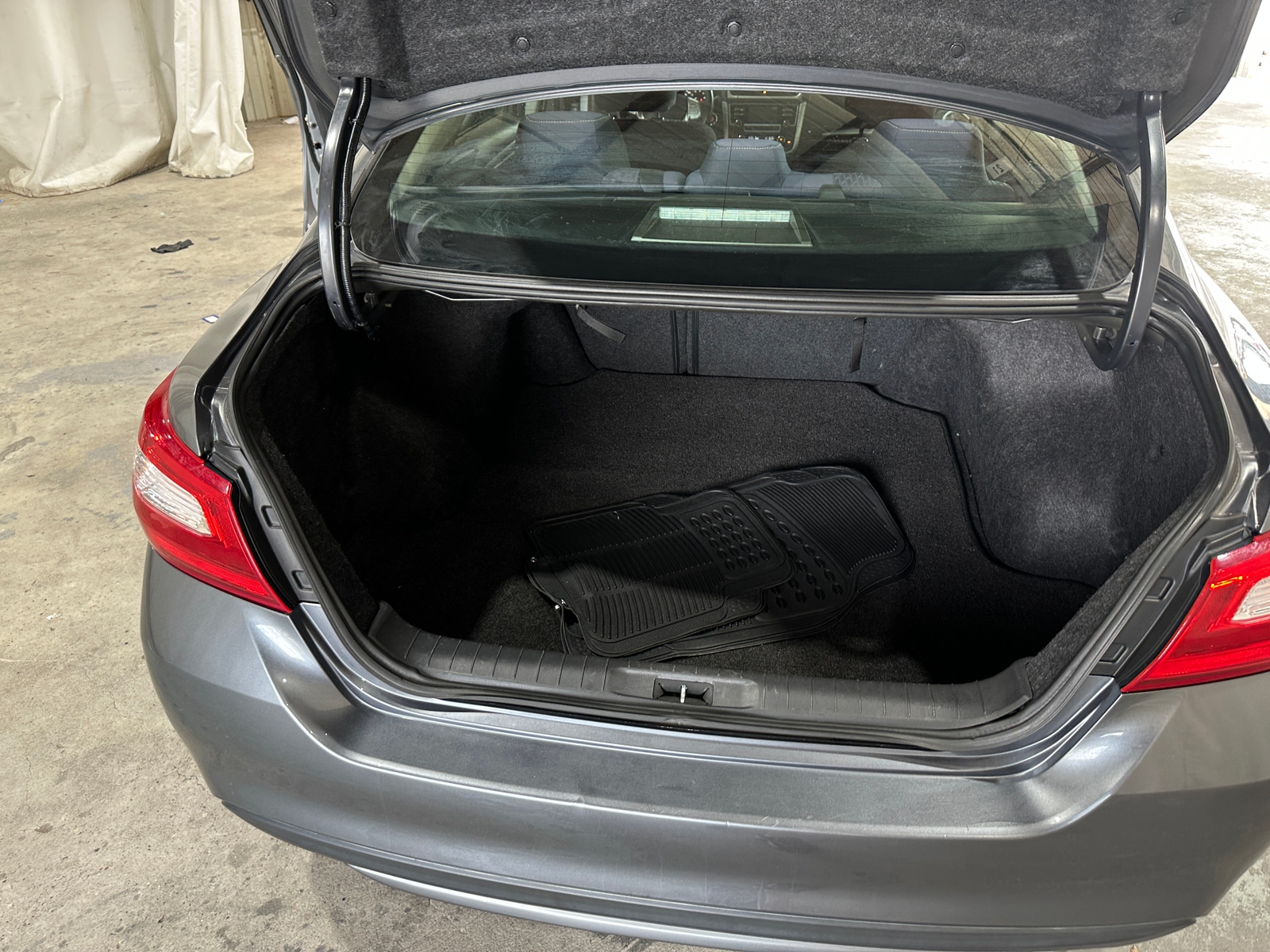 Thumbnail: 2017 Nissan Altima - 7