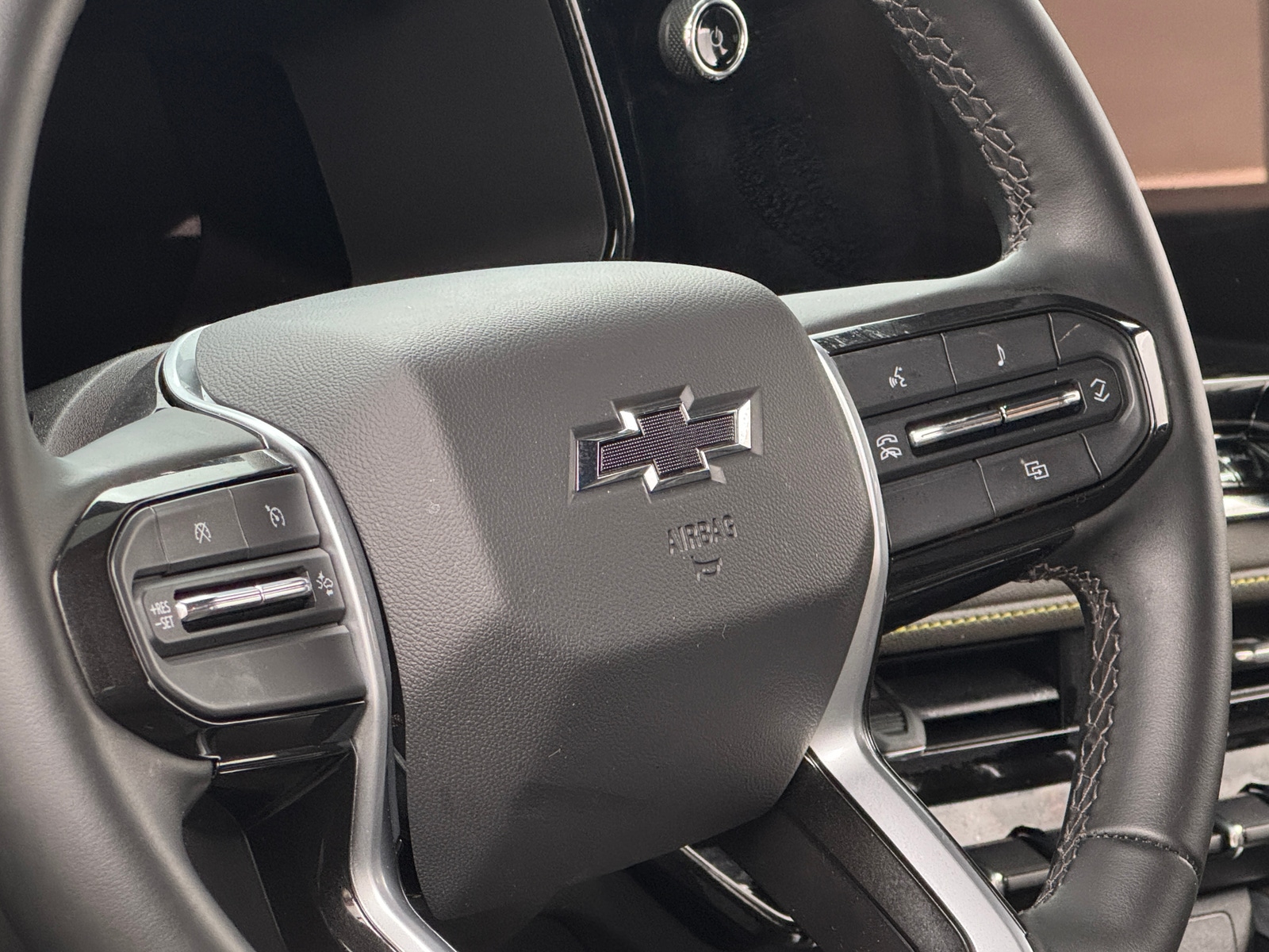 Thumbnail: 2024 Chevrolet Colorado - 4