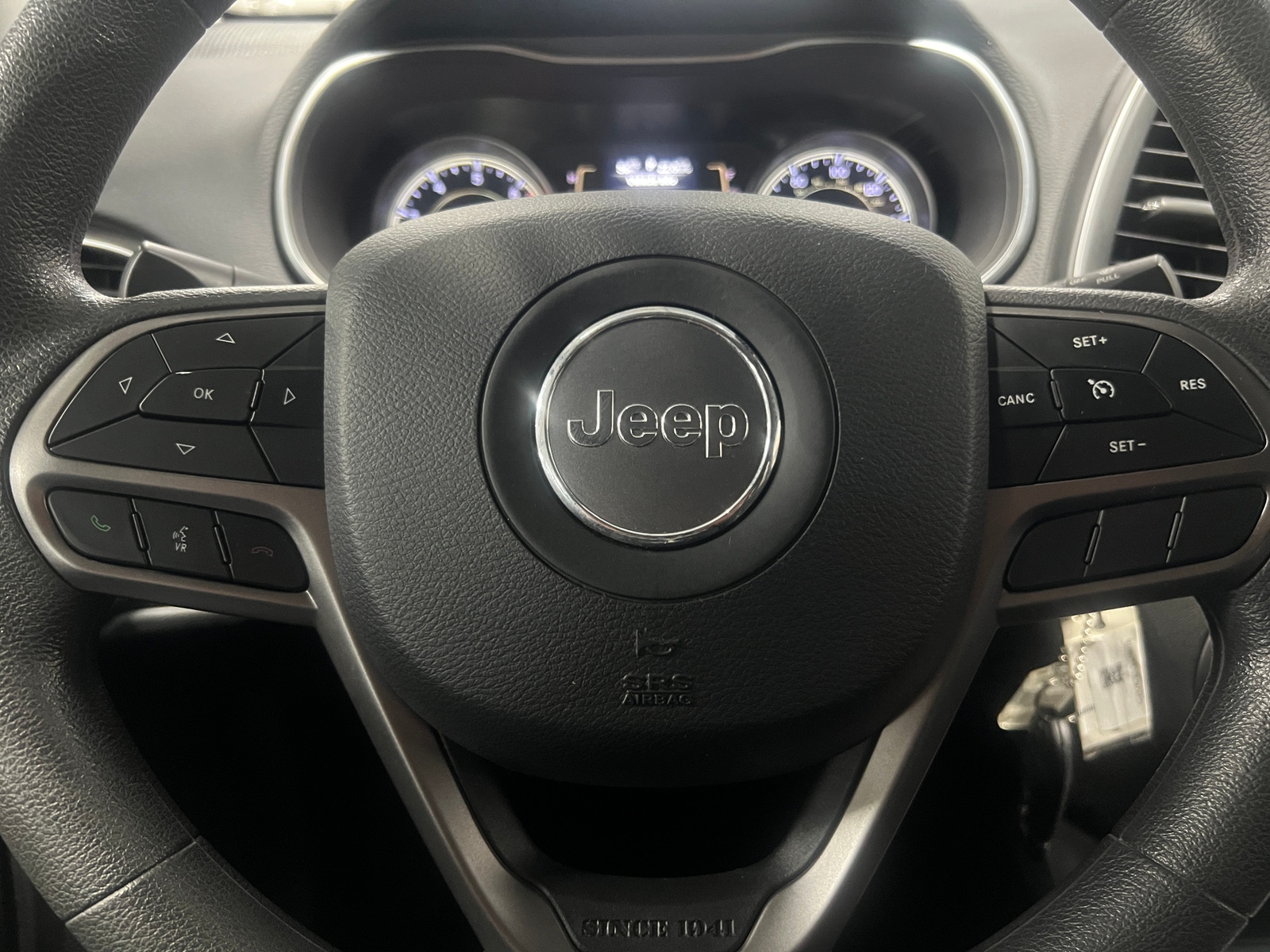 Thumbnail: 2020 Jeep Cherokee - 5