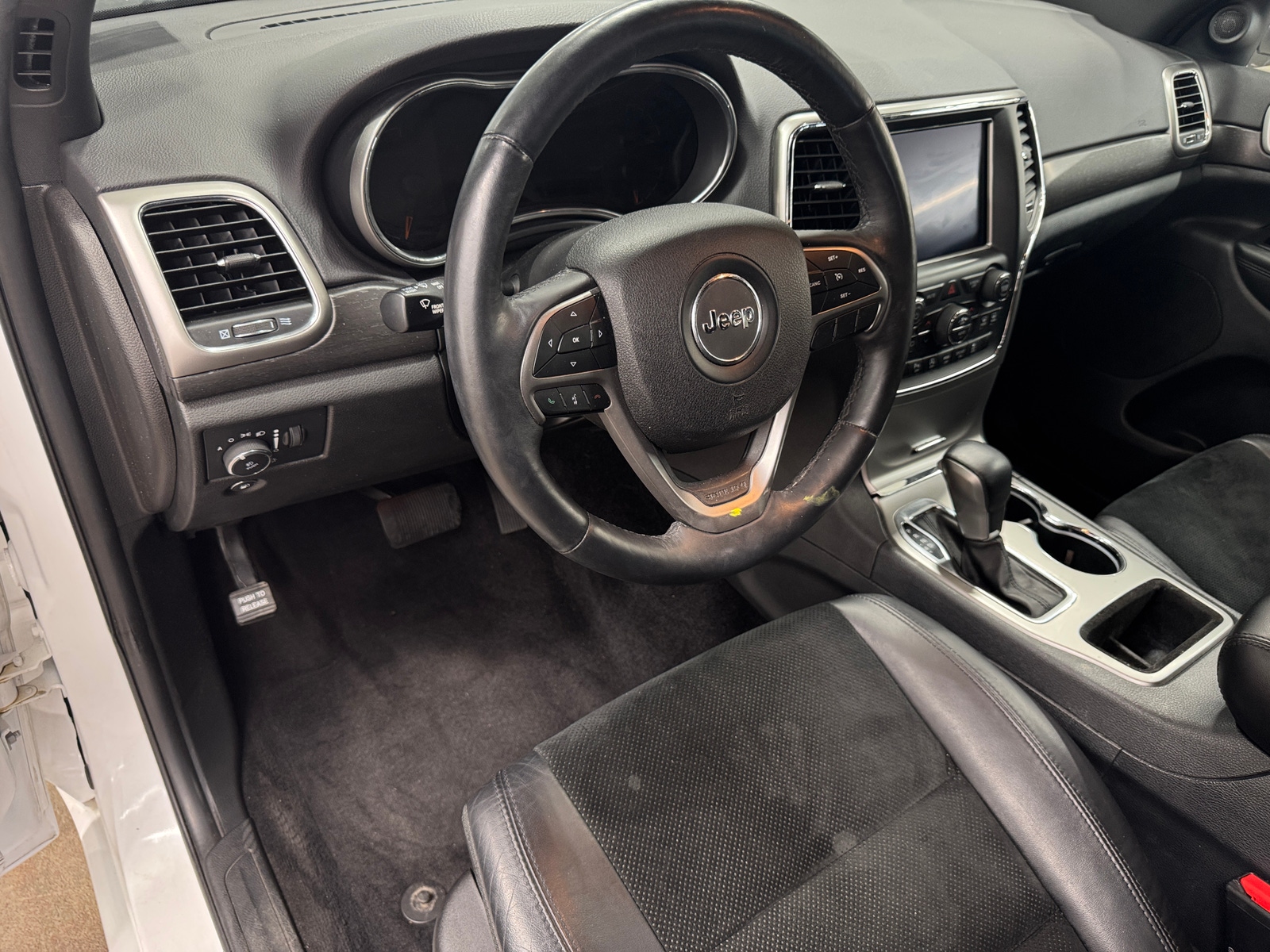 Thumbnail: 2018 Jeep Grand Cherokee - 3