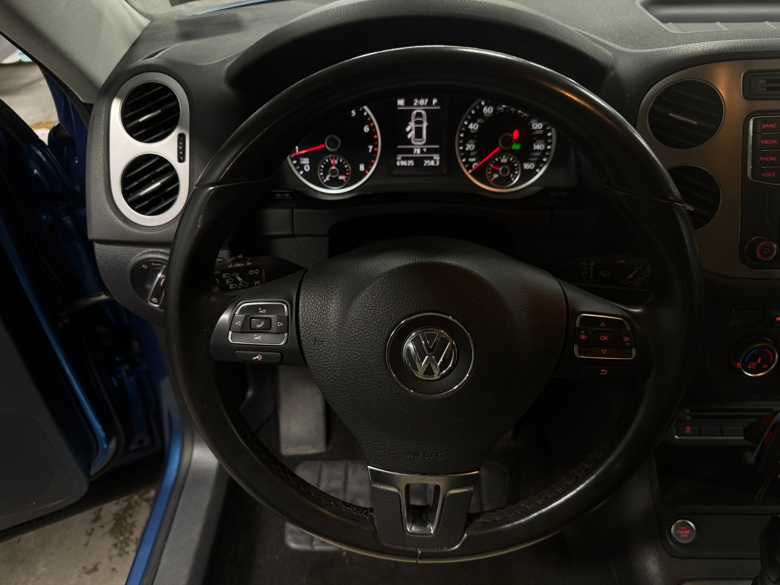 Thumbnail: 2017 Volkswagen Tiguan - 4