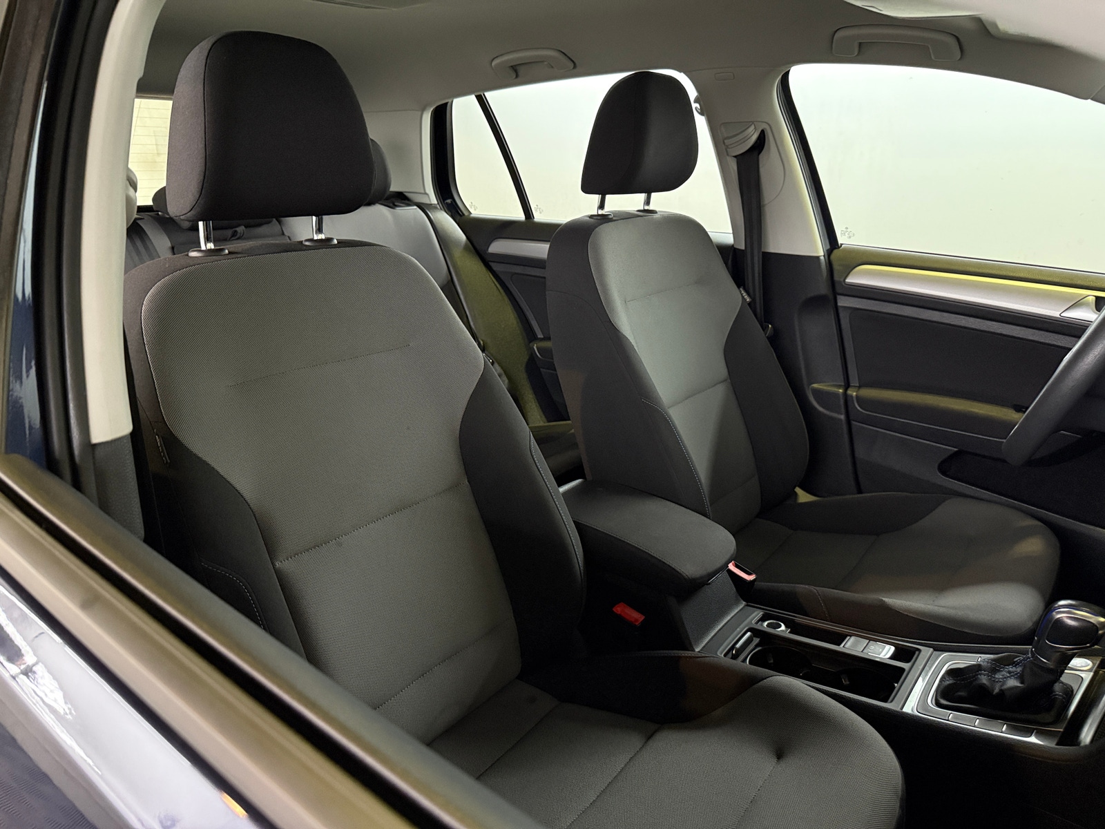 Thumbnail: 2016 Volkswagen e-Golf - 2