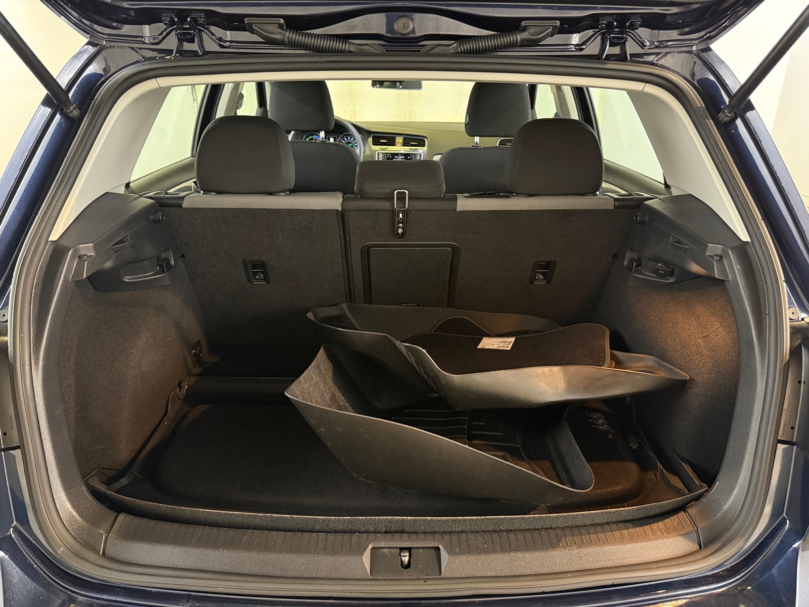 Thumbnail: 2016 Volkswagen e-Golf - 7