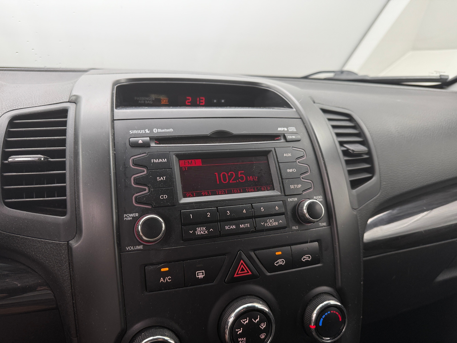 Thumbnail: 2012 Kia Sorento - 4
