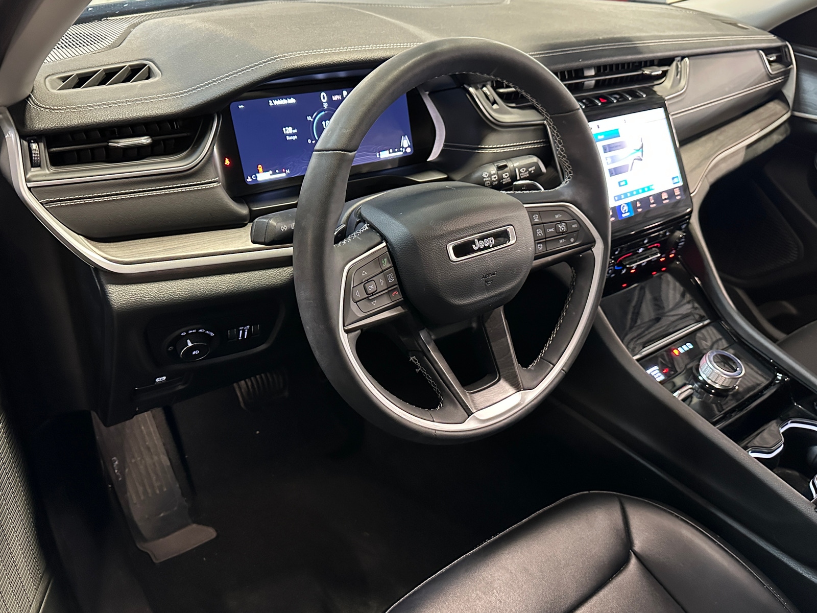 Thumbnail: 2023 Jeep Grand Cherokee L - 2
