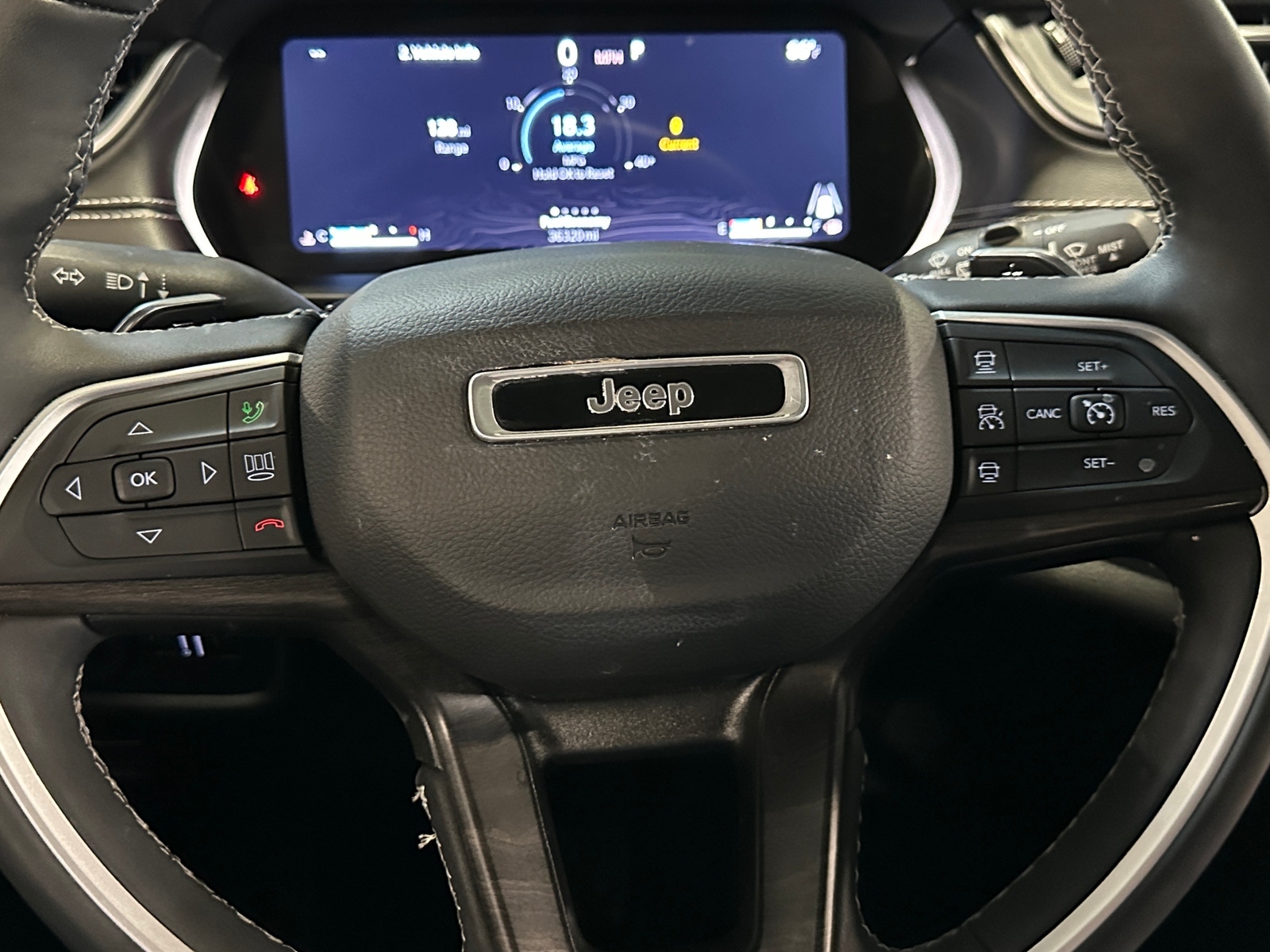 Thumbnail: 2023 Jeep Grand Cherokee L - 4