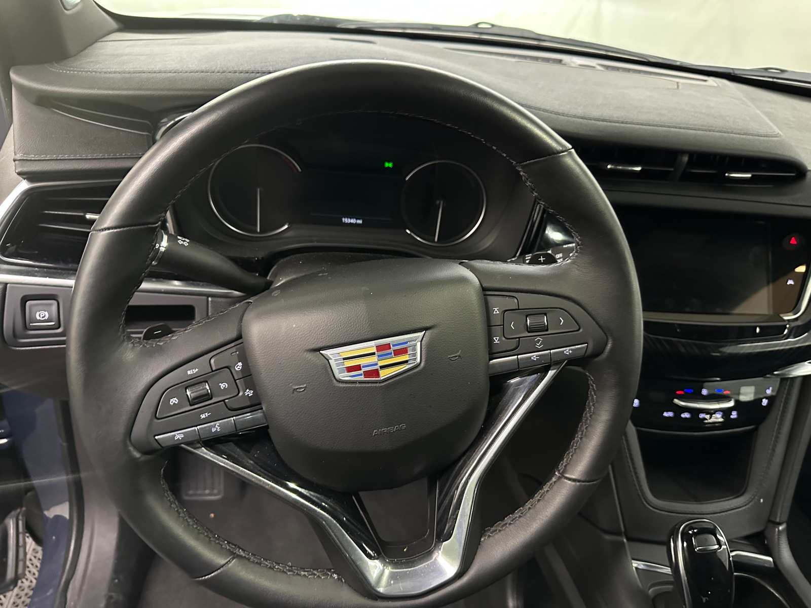 Thumbnail: 2025 Cadillac XT6 - 4