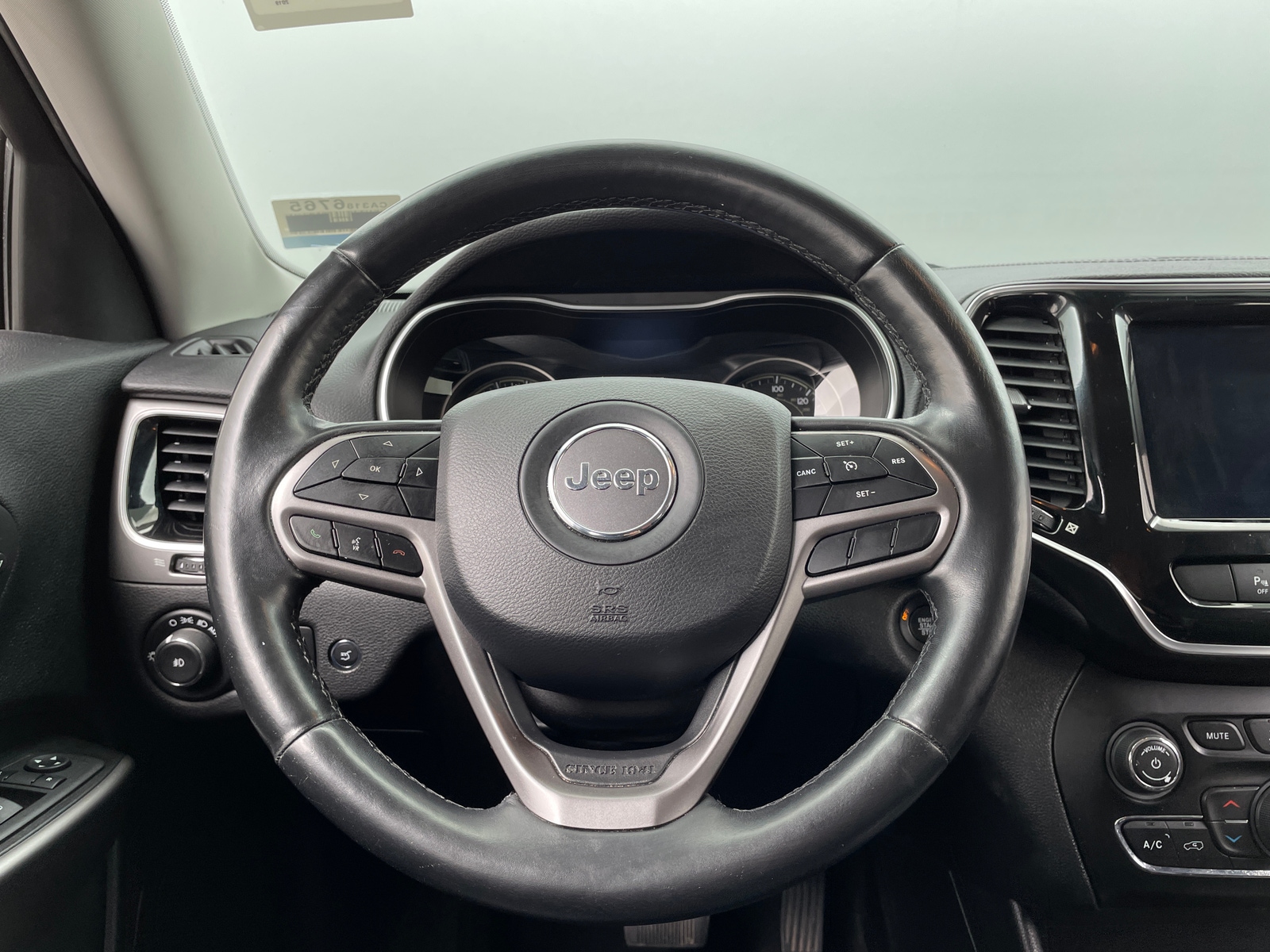 Thumbnail: 2019 Jeep Cherokee - 4