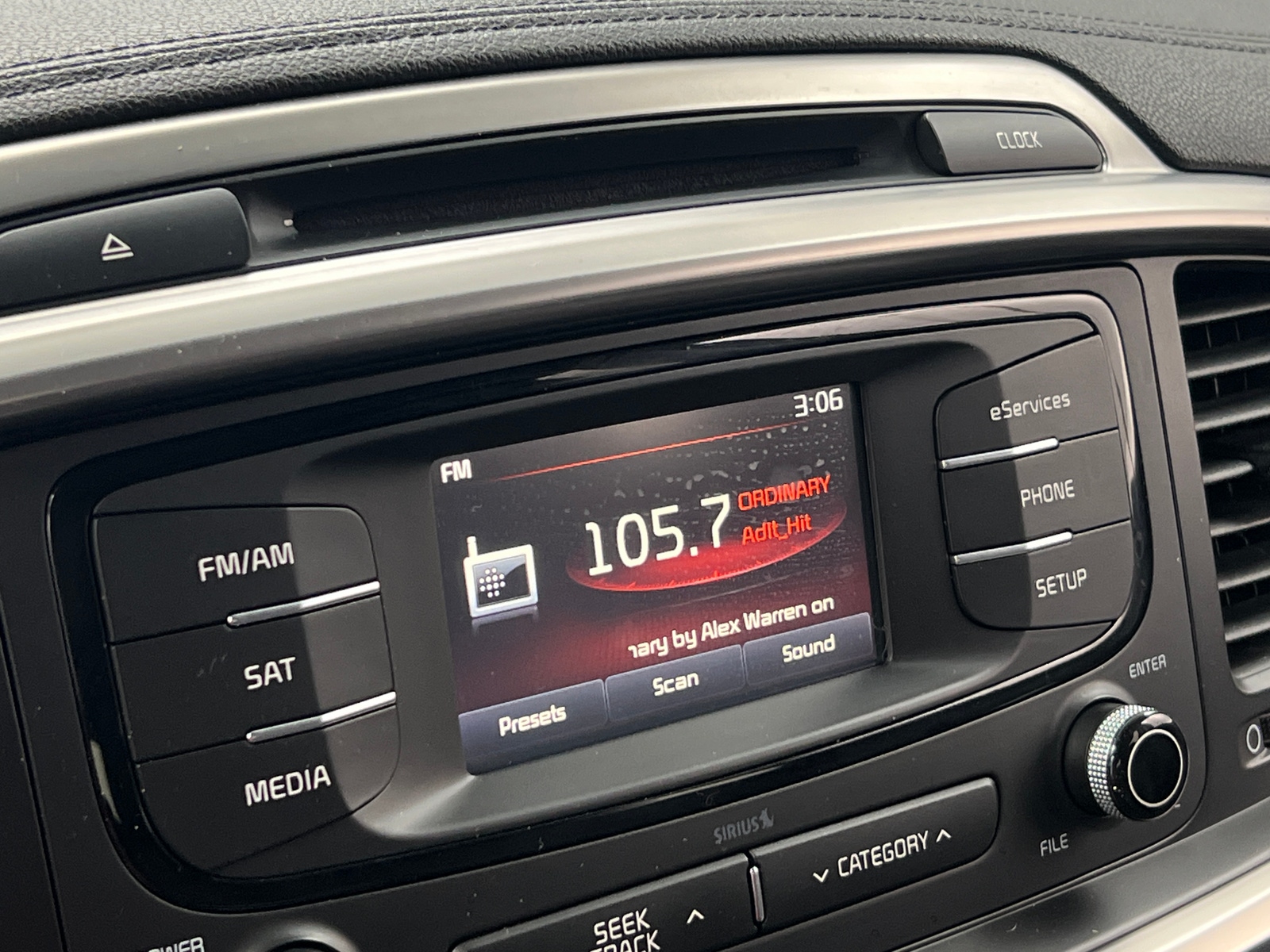 Thumbnail: 2016 Kia Sorento - 3