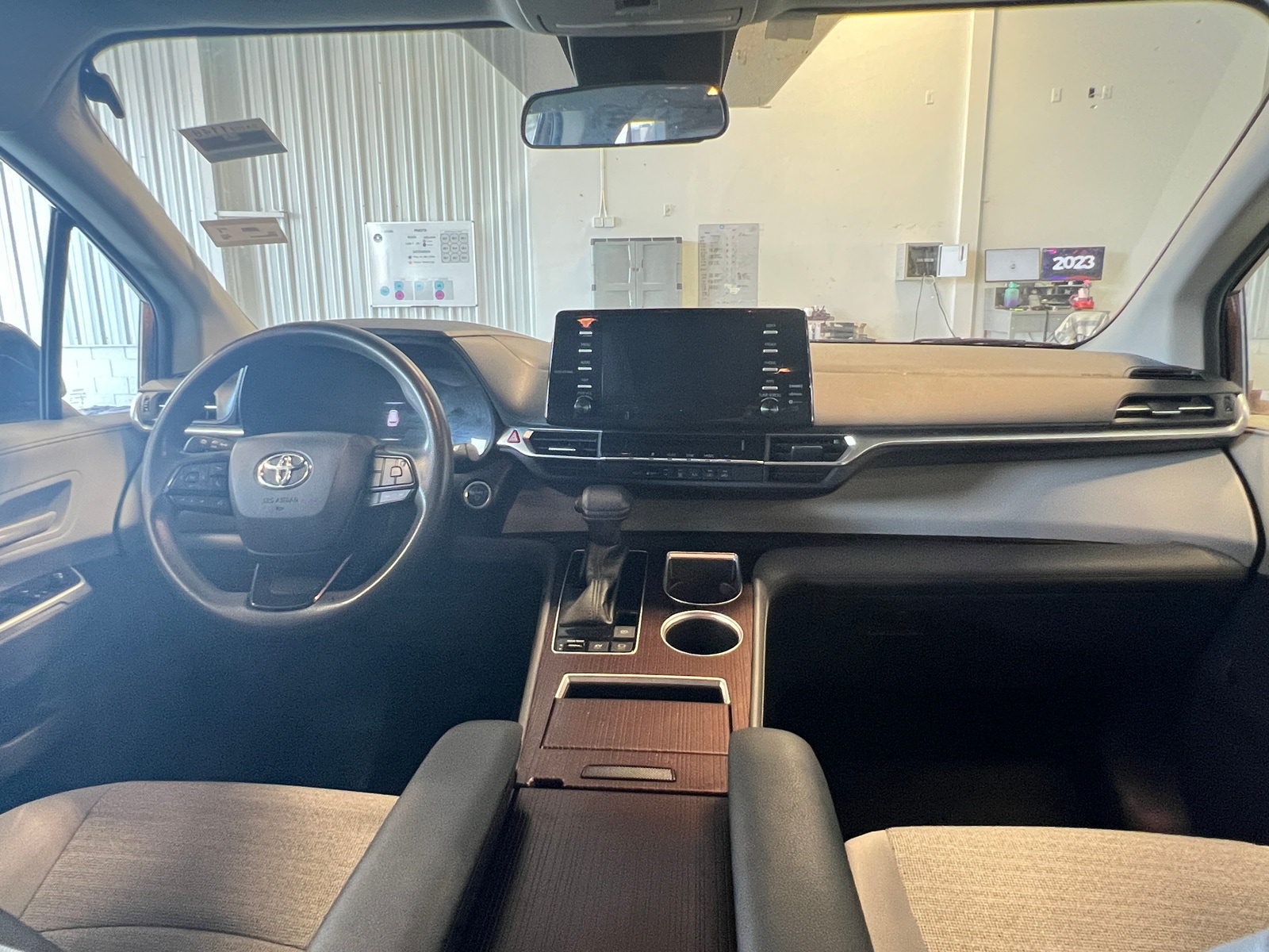 Thumbnail: 2022 Toyota Sienna - 3