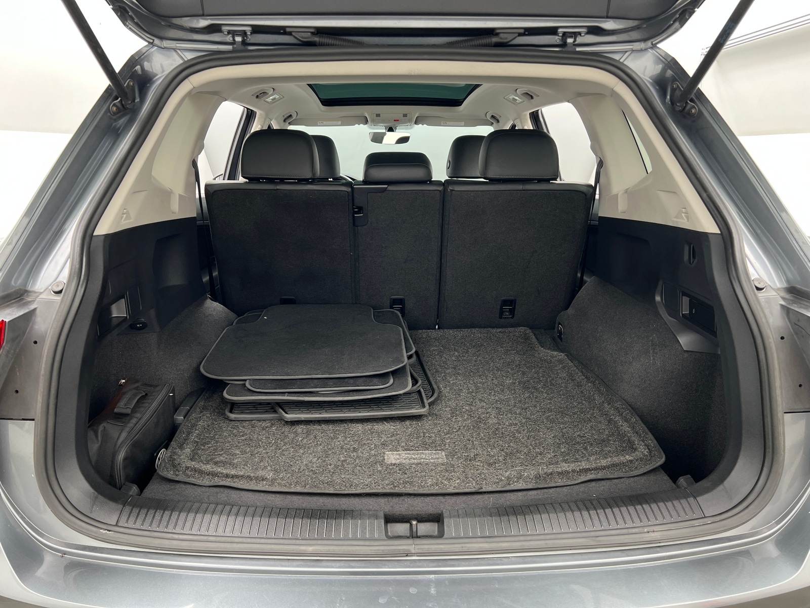 Thumbnail: 2018 Volkswagen Tiguan - 6